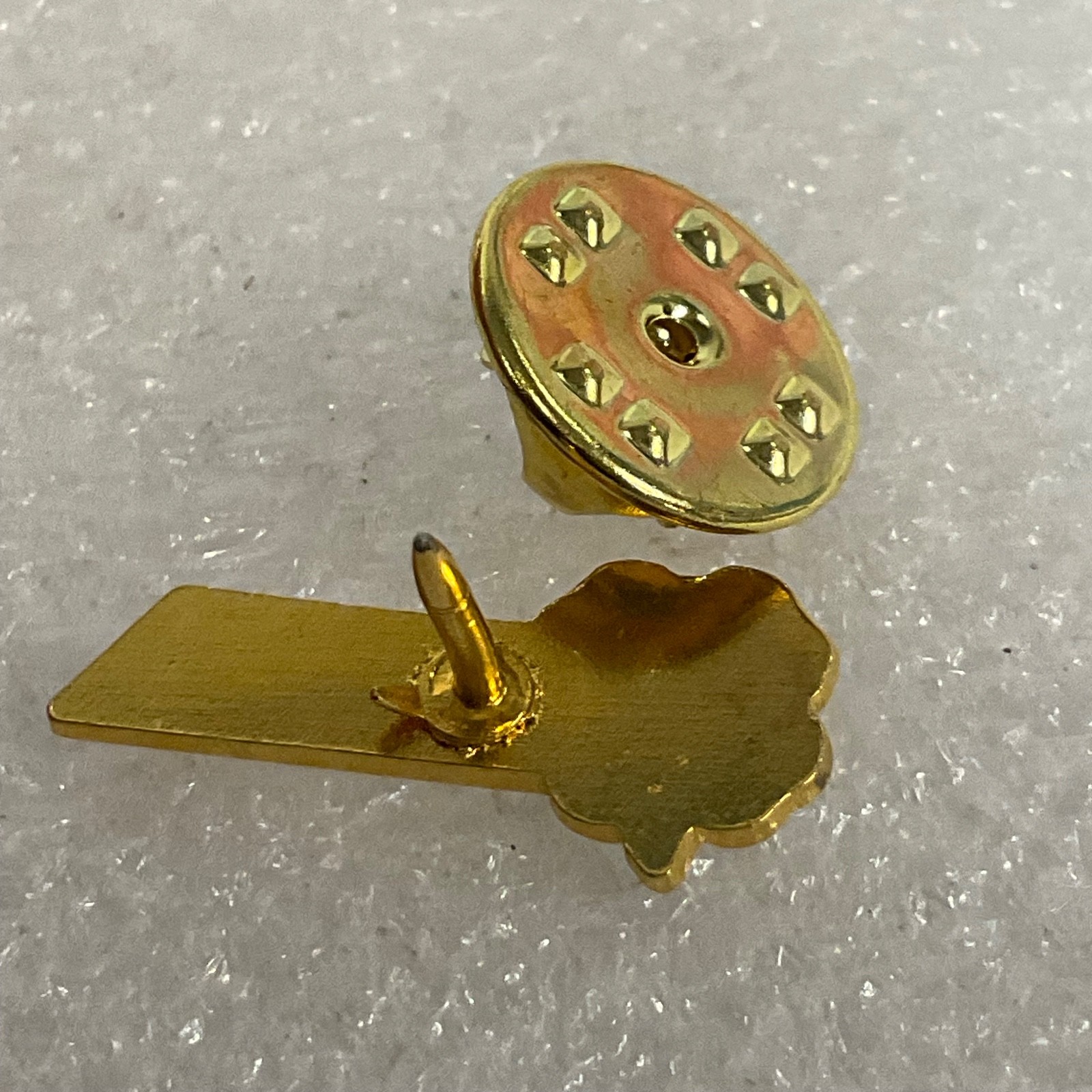 Vintage 4-H 100% Attendance Pin Gold Tone Green Clover 0.75in Ballou Marked 1.78 - Image 2