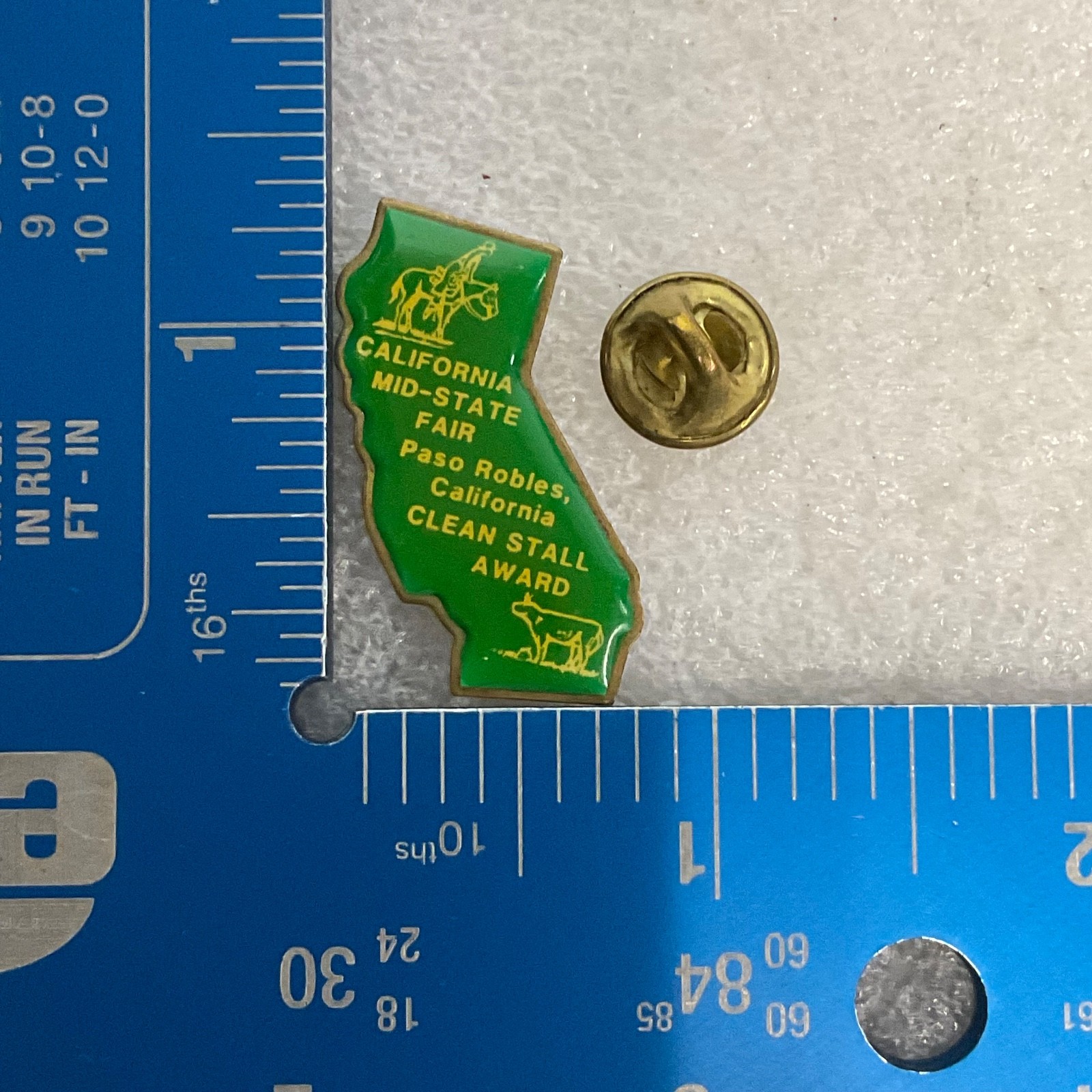 Vintage California Mid-State Fair Clean Stall Award Pin Paso Robles 1.25in Green - Image 4