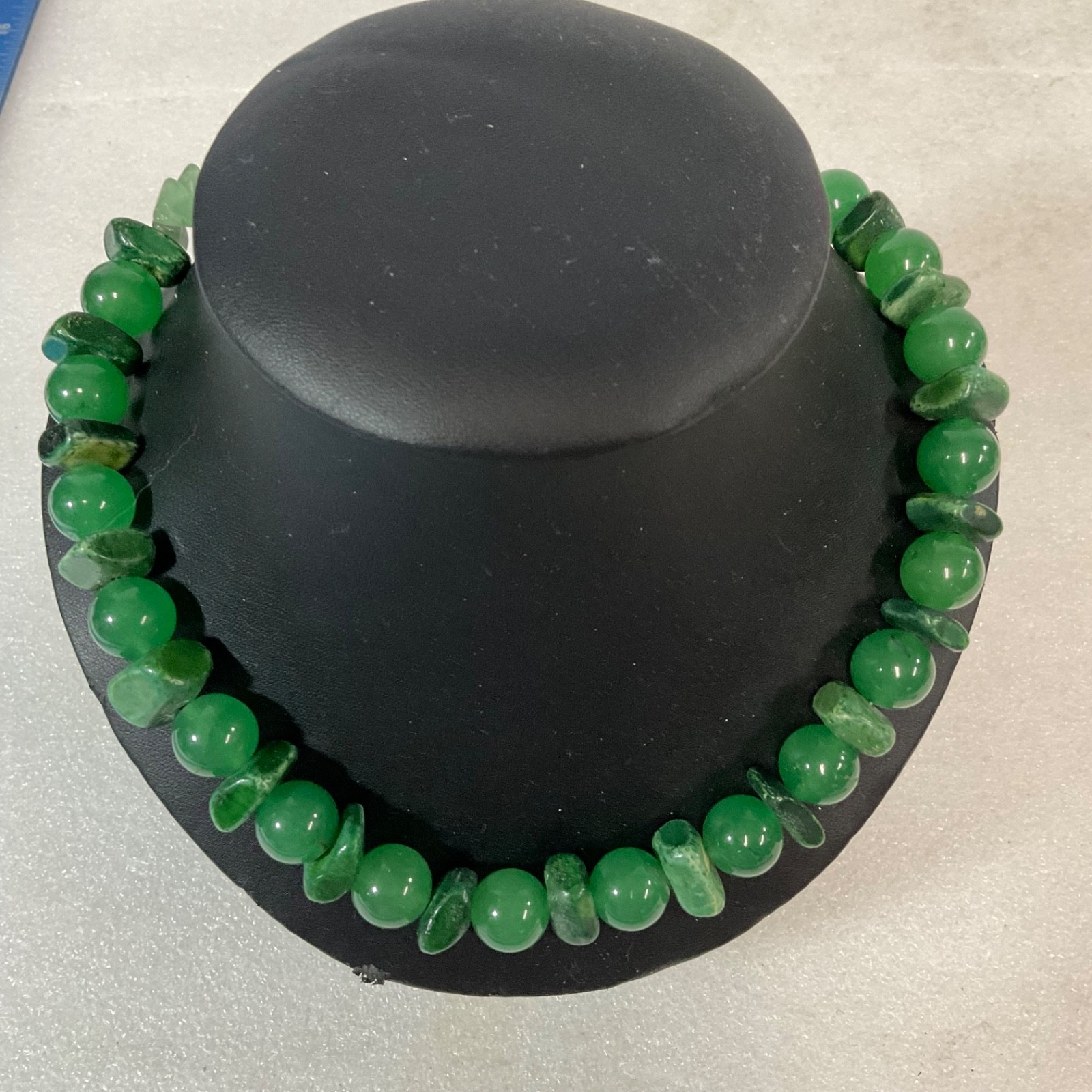 Green Jade Bead Necklace 18 in Round & Chip Beads 108.9g Gold Clasp - Image 3