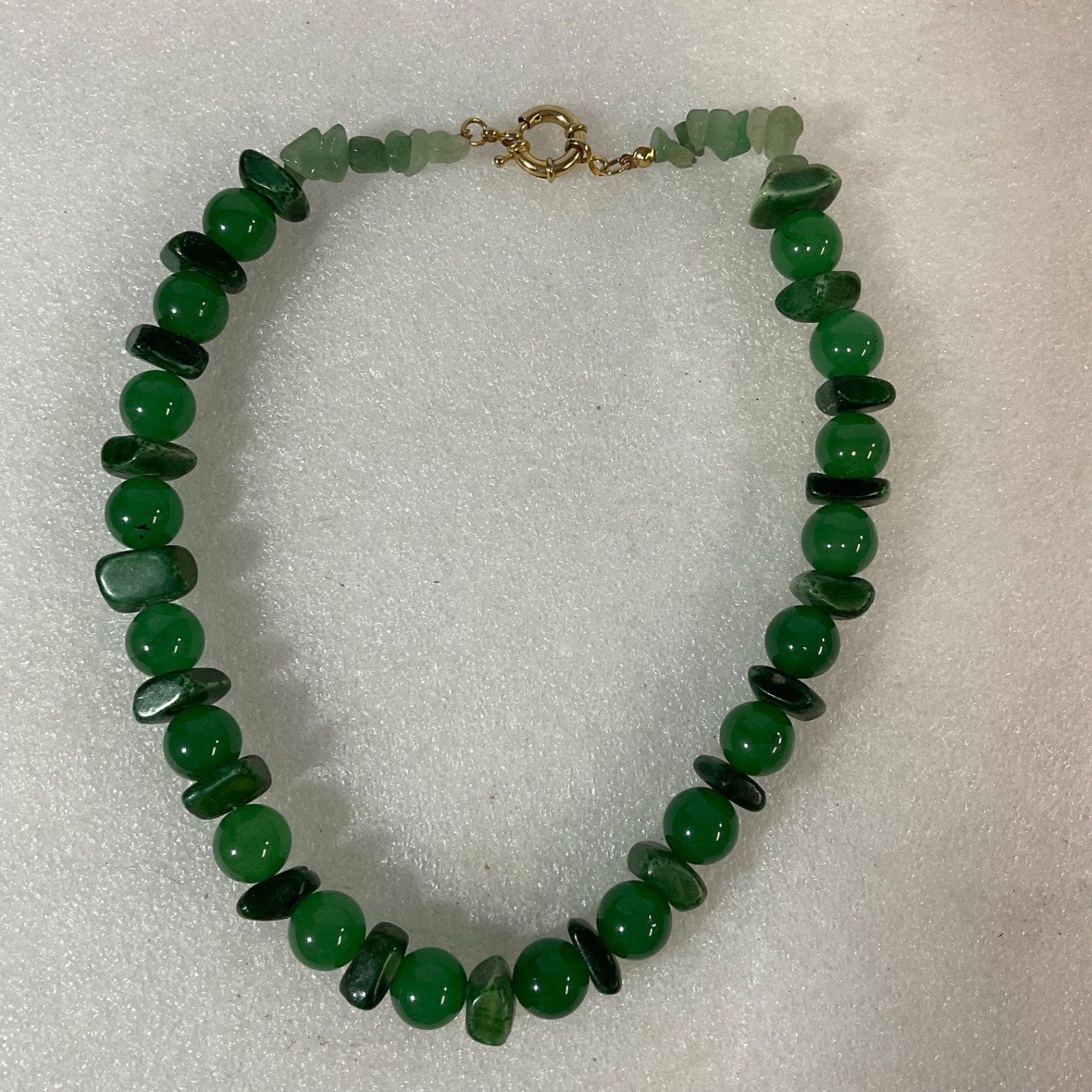 Green Jade Bead Necklace 18 in Round & Chip Beads 108.9g Gold Clasp - Image 2