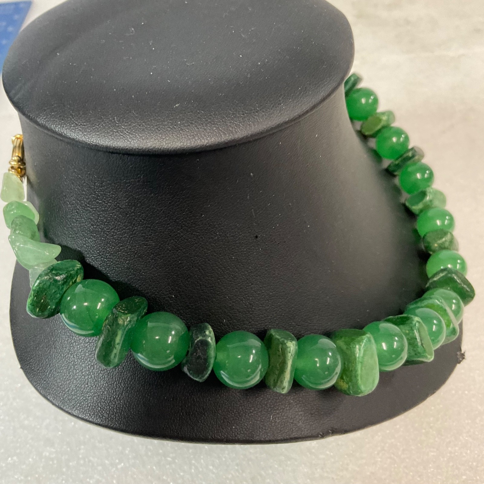 Green Jade Bead Necklace 18 in Round & Chip Beads 108.9g Gold Clasp - Image 4