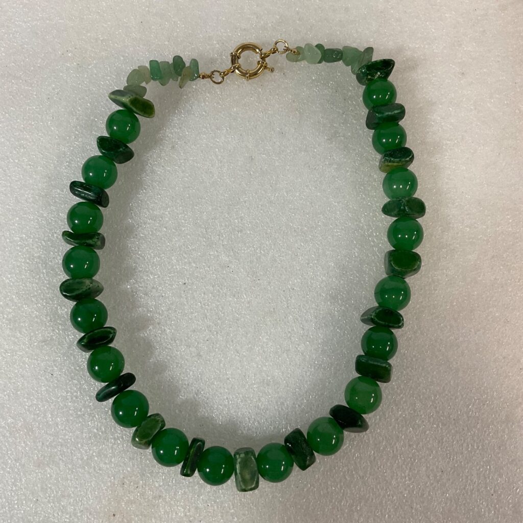Green Jade Bead Necklace 18 in Round & Chip Beads 108.9g Gold Clasp - Image 1