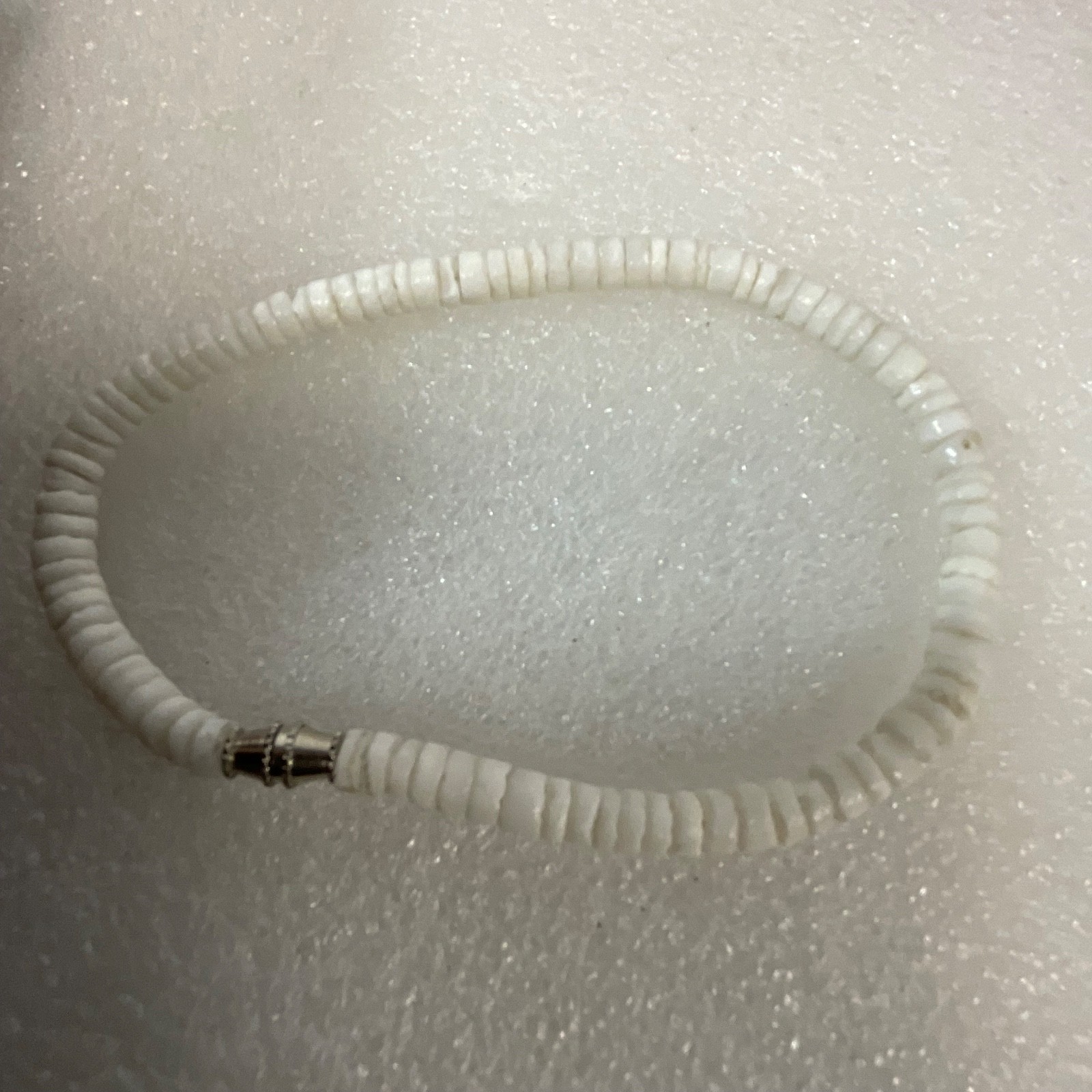 8.75in White Heishi Shell Bead Bracelet Anklet 12.09g Magnetic Clasp Beach Style - Image 2