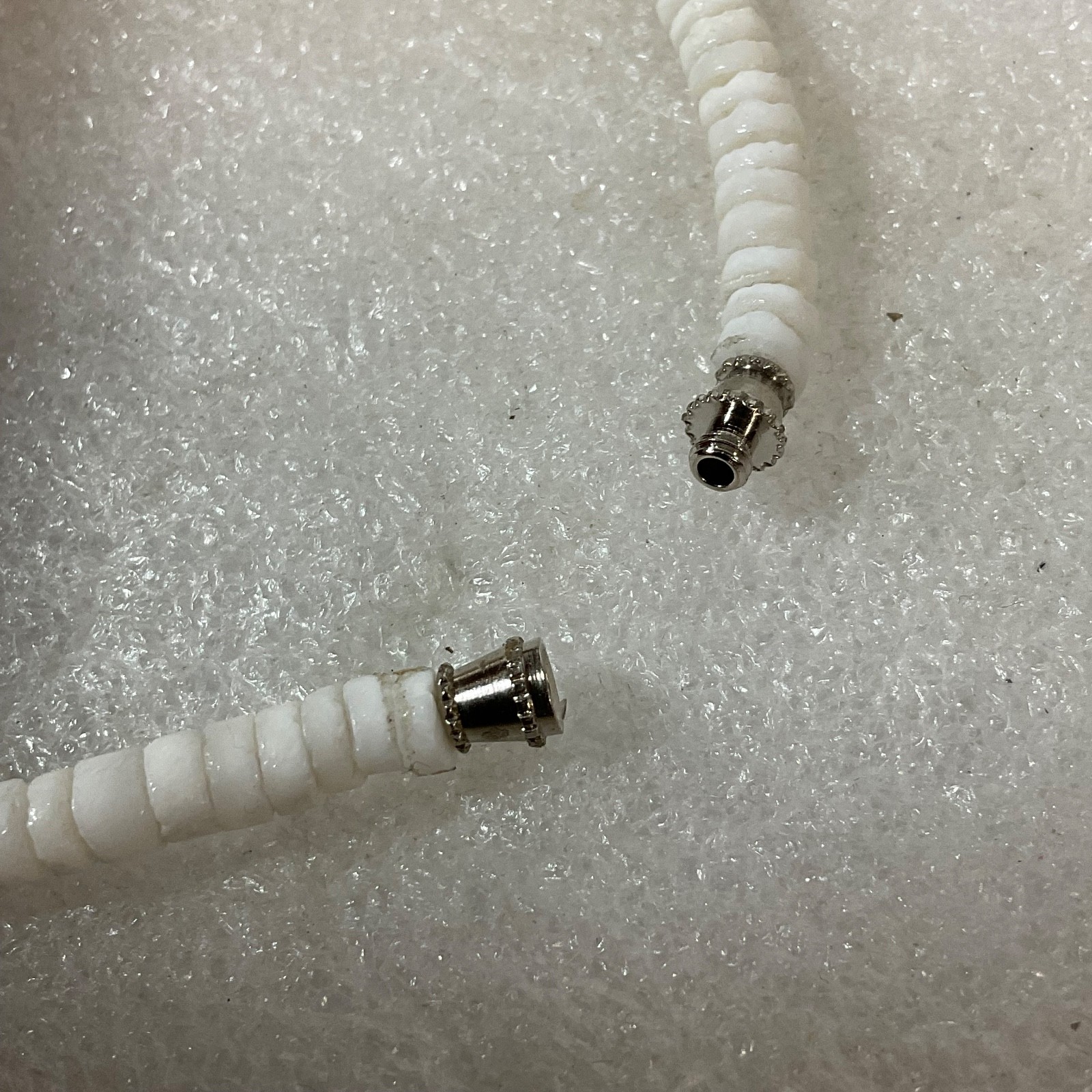 8.75in White Heishi Shell Bead Bracelet Anklet 12.09g Magnetic Clasp Beach Style - Image 7