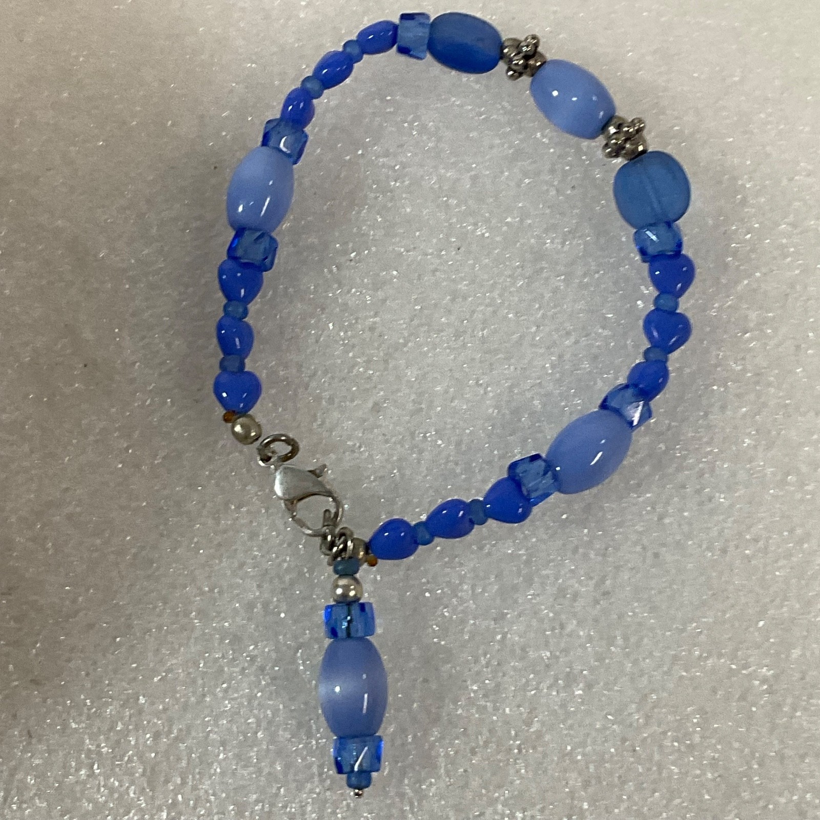 6.75in Blue Glass Beaded Bracelet with Charm Silver Tone Clasp Handmade - Image 3