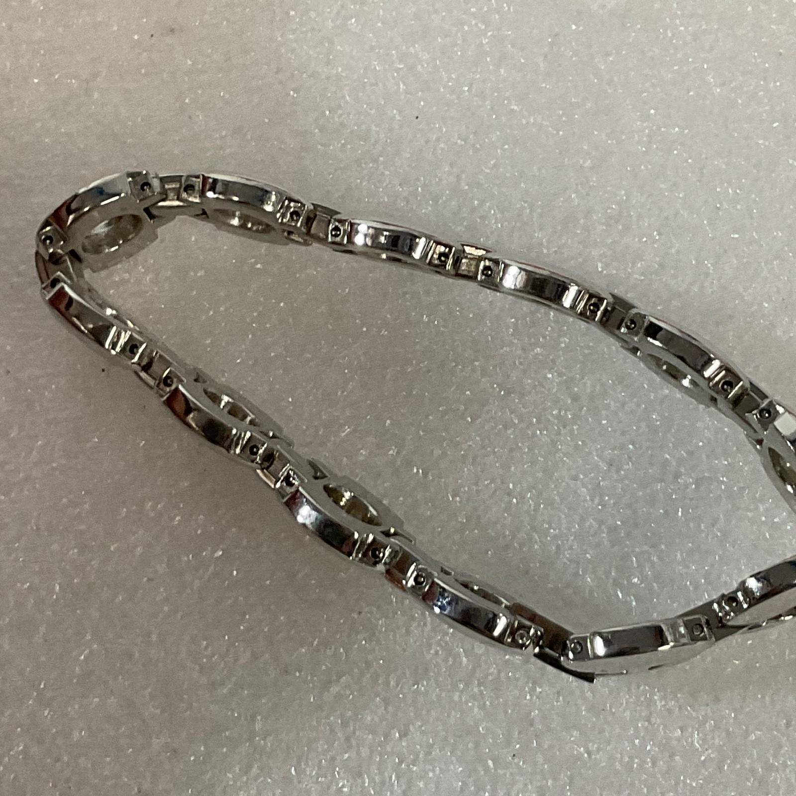 7in Silver Tone Circle Link Bracelet 36.68g Modern Geometric Design Jewelry - Image 3