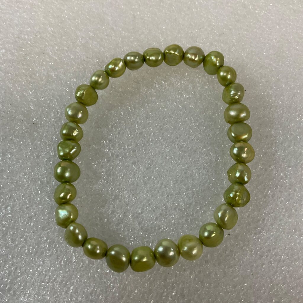 6.75in Green Freshwater Pearl Beaded Stretch Bracelet Irregular Lustrous Beads - Image 1