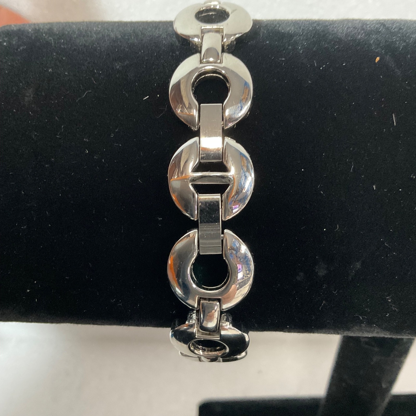 Embassy by Gruen Women’s Silver Tone Quartz Watch 7in Bracelet Link 41.3g Japan - Image 4