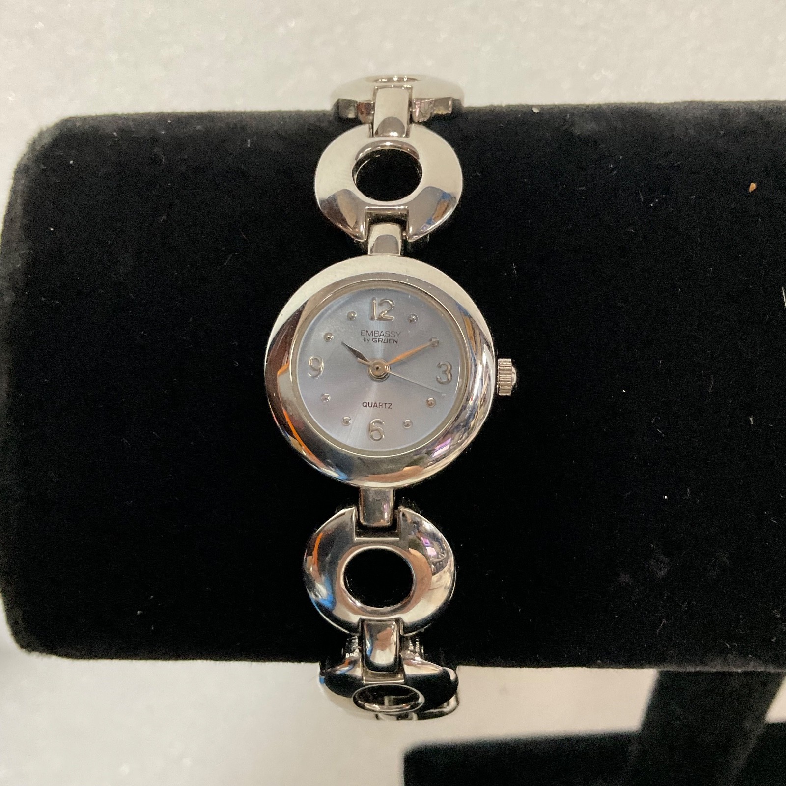 Embassy by Gruen Women’s Silver Tone Quartz Watch 7in Bracelet Link 41.3g Japan - Image 2