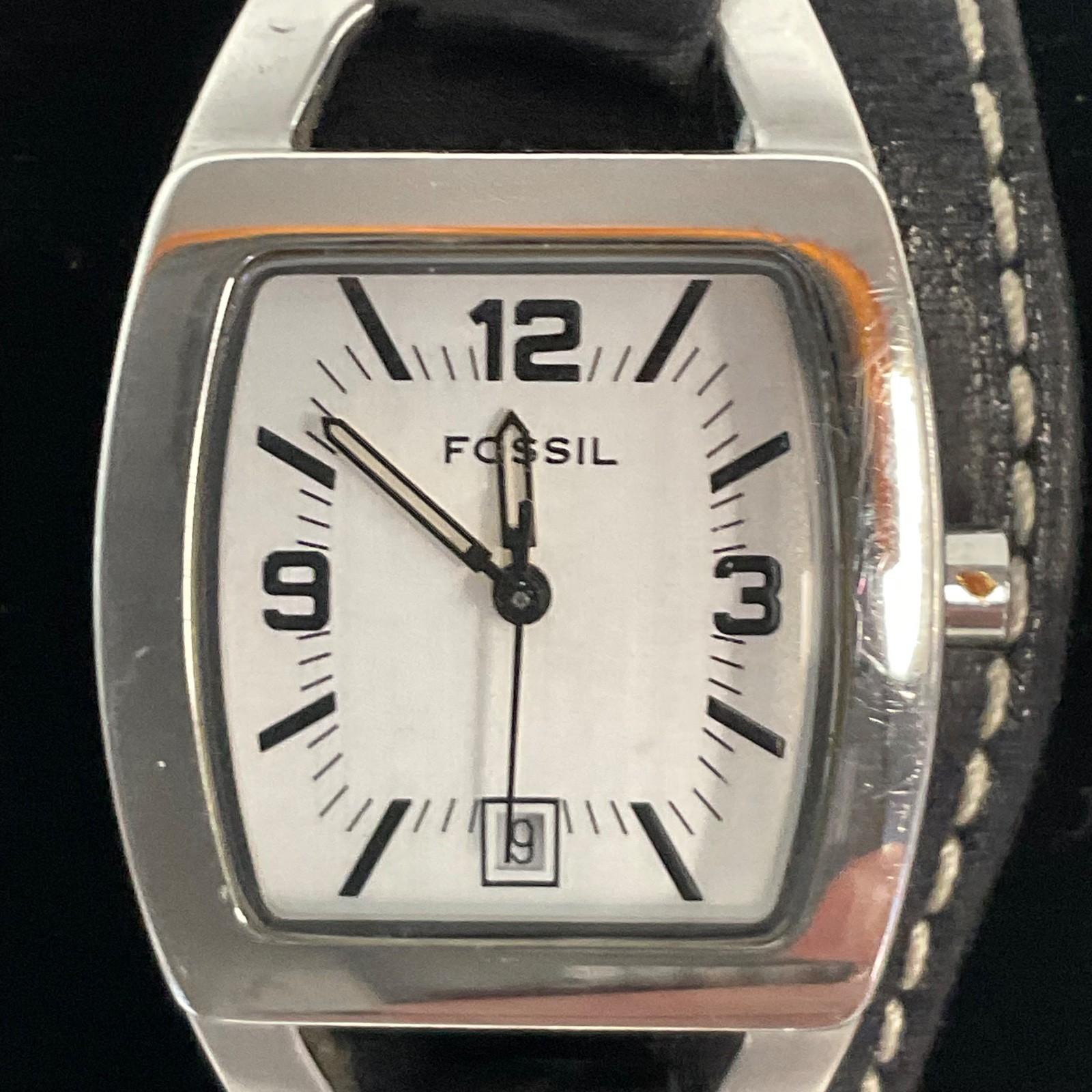 Fossil JR-8129 Men’s Watch 6in Black Leather Band Silver Case Date Display - Image 1
