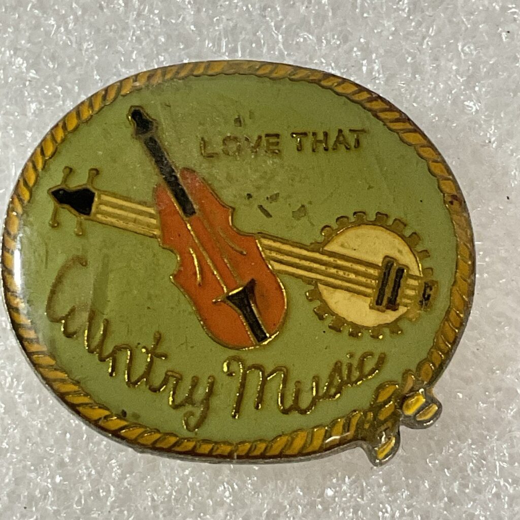 Love That Country Music Fiddle & Banjo Vtg 1” Pin Pinback GnuCollectibles - Image 1
