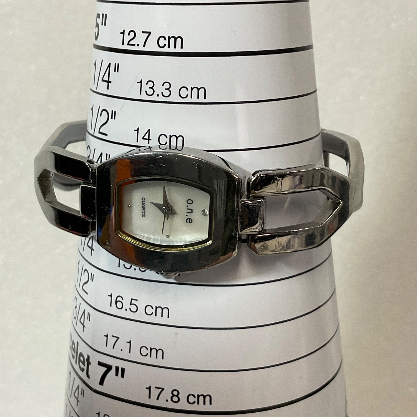 7in o.n.e Ladies Quartz Watch Stainless Steel Bracelet Style 45.96g Silver Tone - Image 4