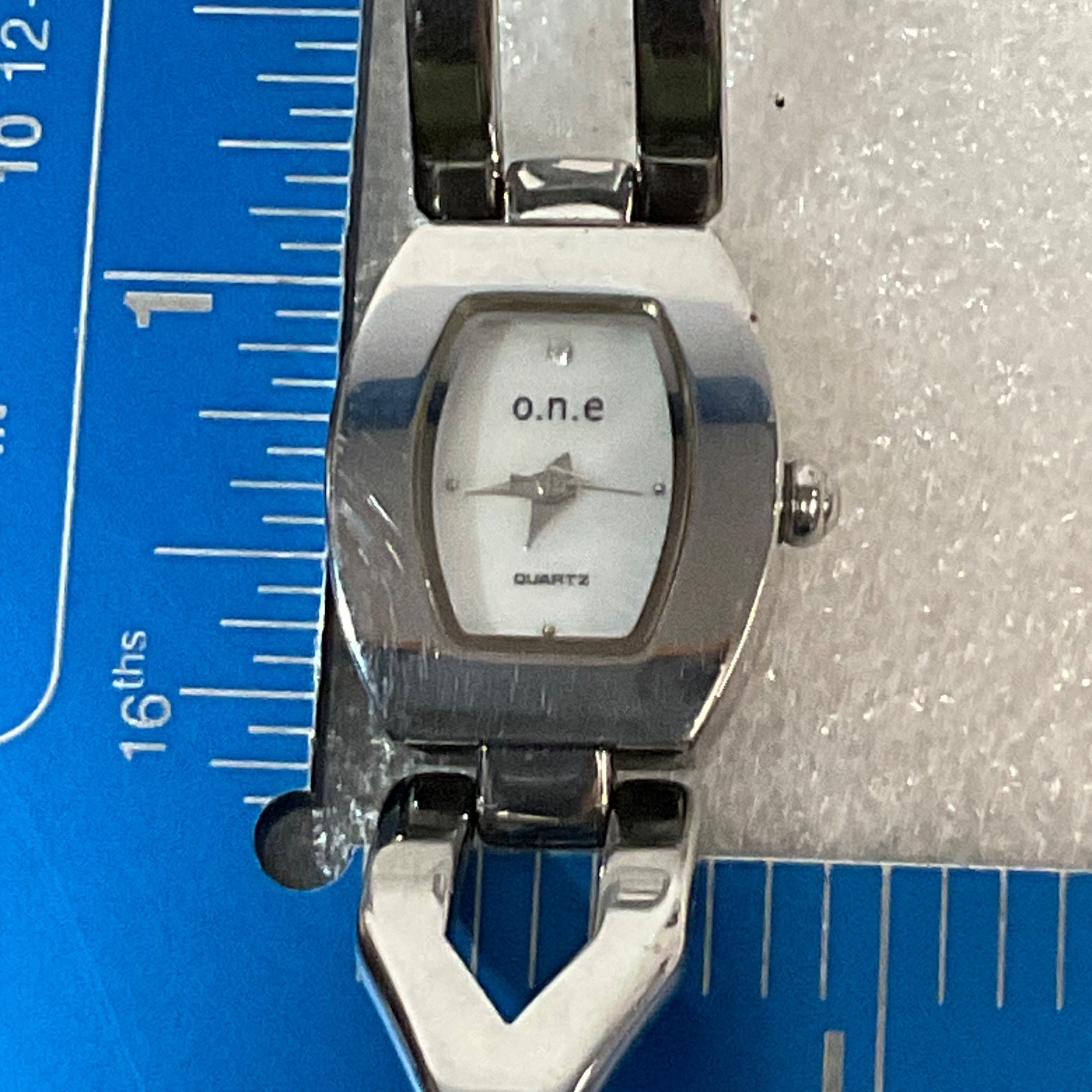 7in o.n.e Ladies Quartz Watch Stainless Steel Bracelet Style 45.96g Silver Tone - Image 10