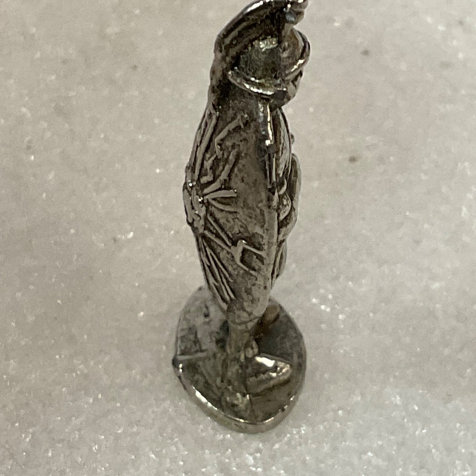 1.5in Silver Tone Roman Soldier Miniature Metal Figurine 9.6g - Image 4