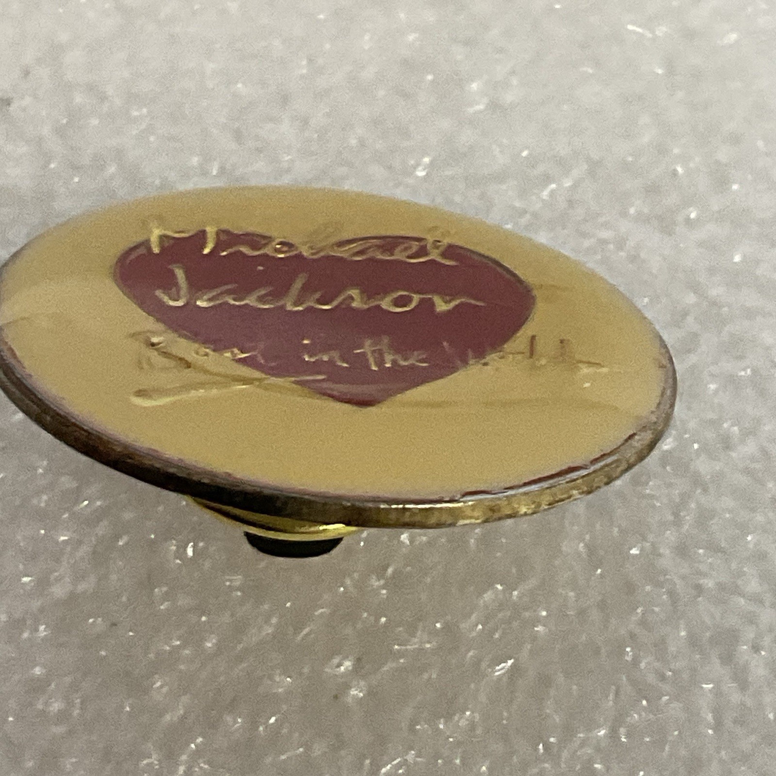 Michael Jackson Best In The World 1” Round Pin Pinback Heart Vtg GnuCollectibles - Image 4