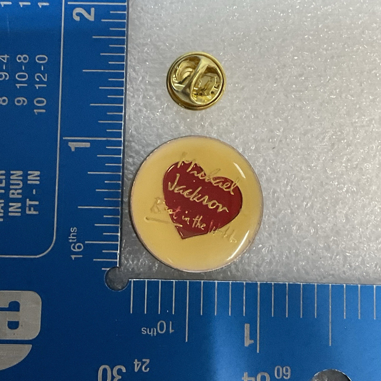 Michael Jackson Best In The World 1” Round Pin Pinback Heart Vtg GnuCollectibles - Image 7
