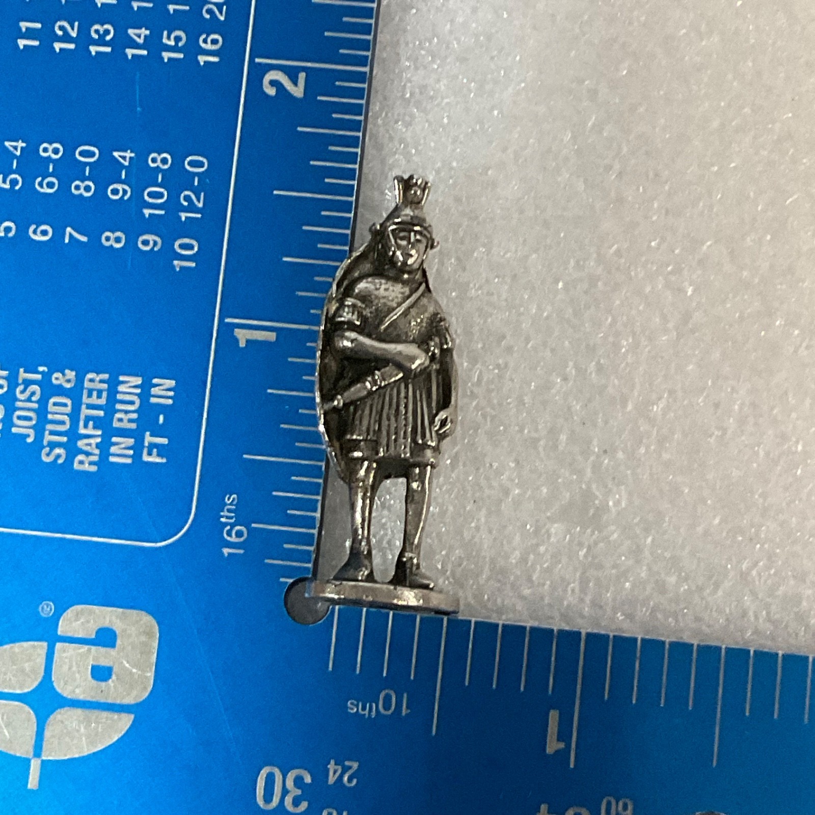 1.5in Silver Tone Roman Soldier Miniature Metal Figurine 9.6g - Image 9