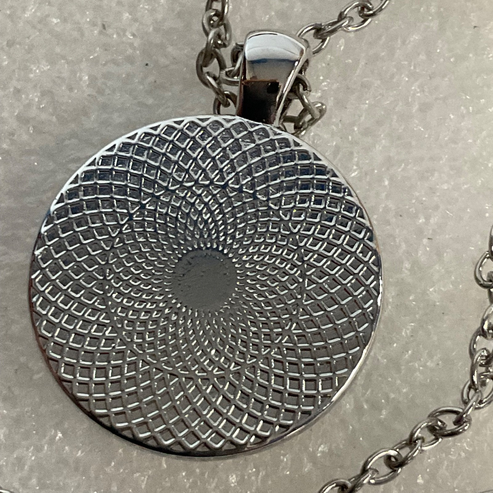 20in Silver Tone I Love You Quote Pendant Necklace Round Disc - Image 4
