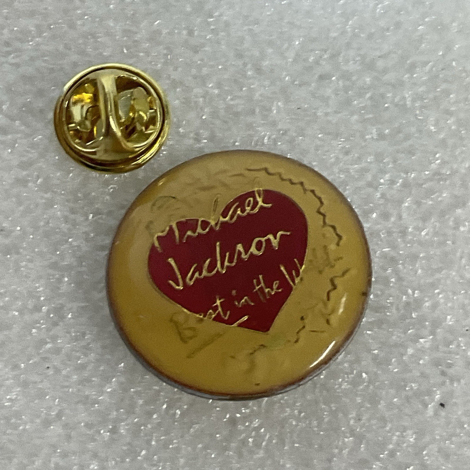 Michael Jackson Best In The World 1” Round Pin Pinback Heart Vtg GnuCollectibles - Image 3