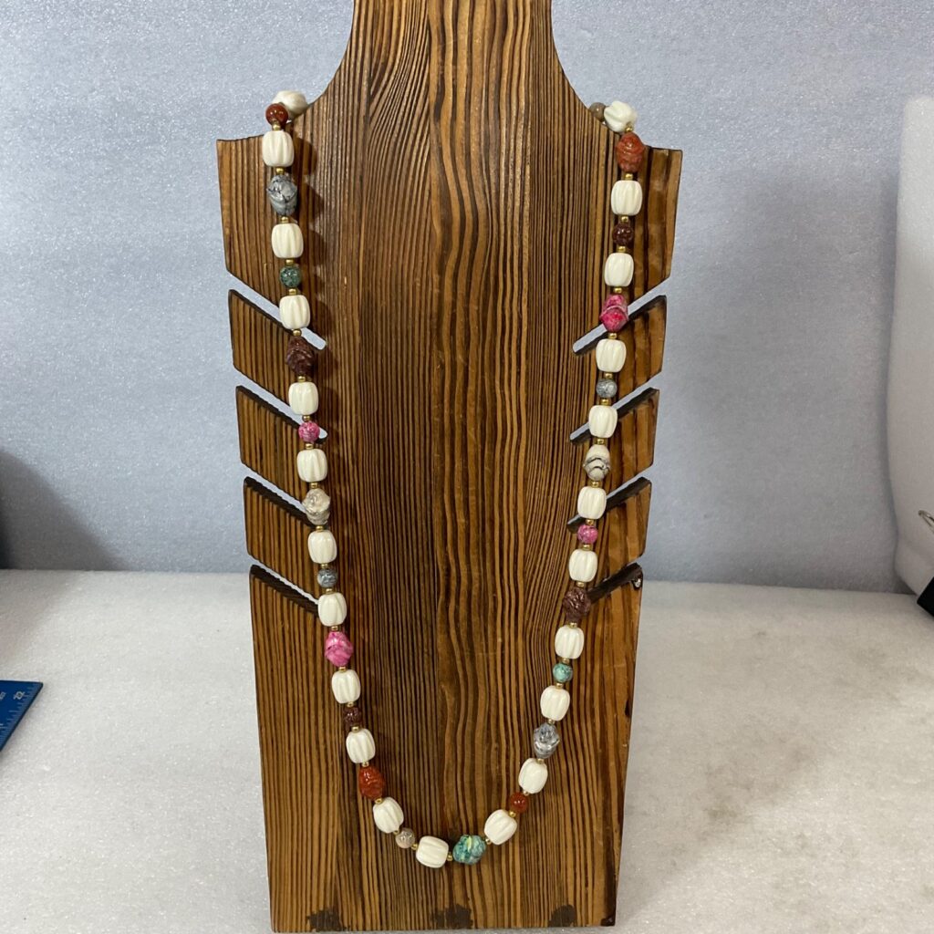 28in Multicolor Bead Necklace White Barrel Beads Gold Tone Clasp - Image 1