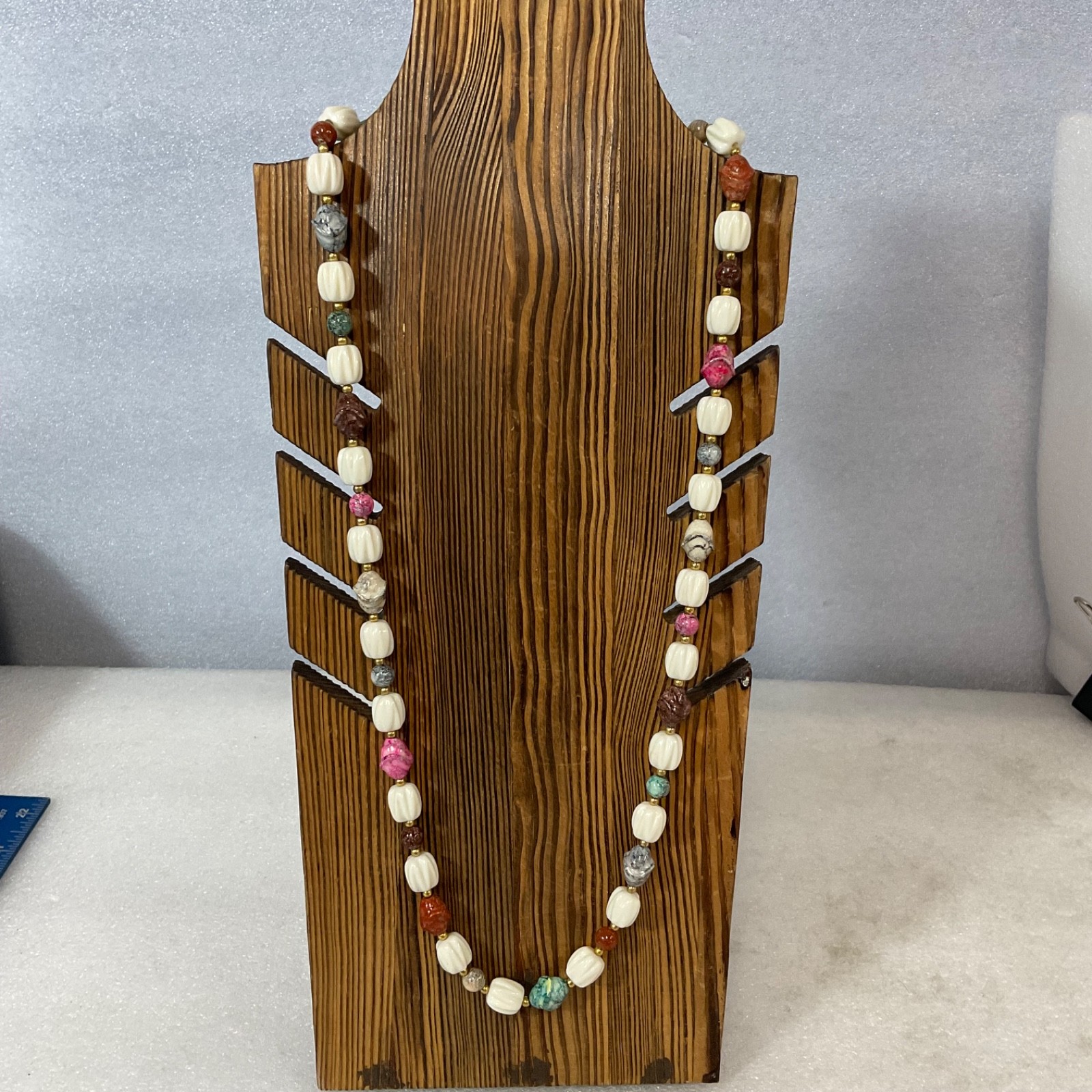 28in Multicolor Bead Necklace White Barrel Beads Gold Tone Clasp - Image 1