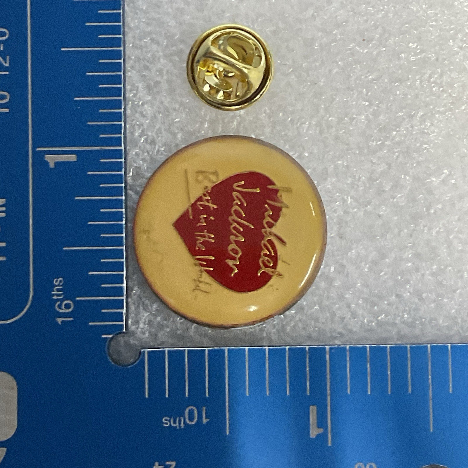 Michael Jackson Best In The World 1” Round Pin Vtg Pinback Heart GnuCollectibles - Image 7