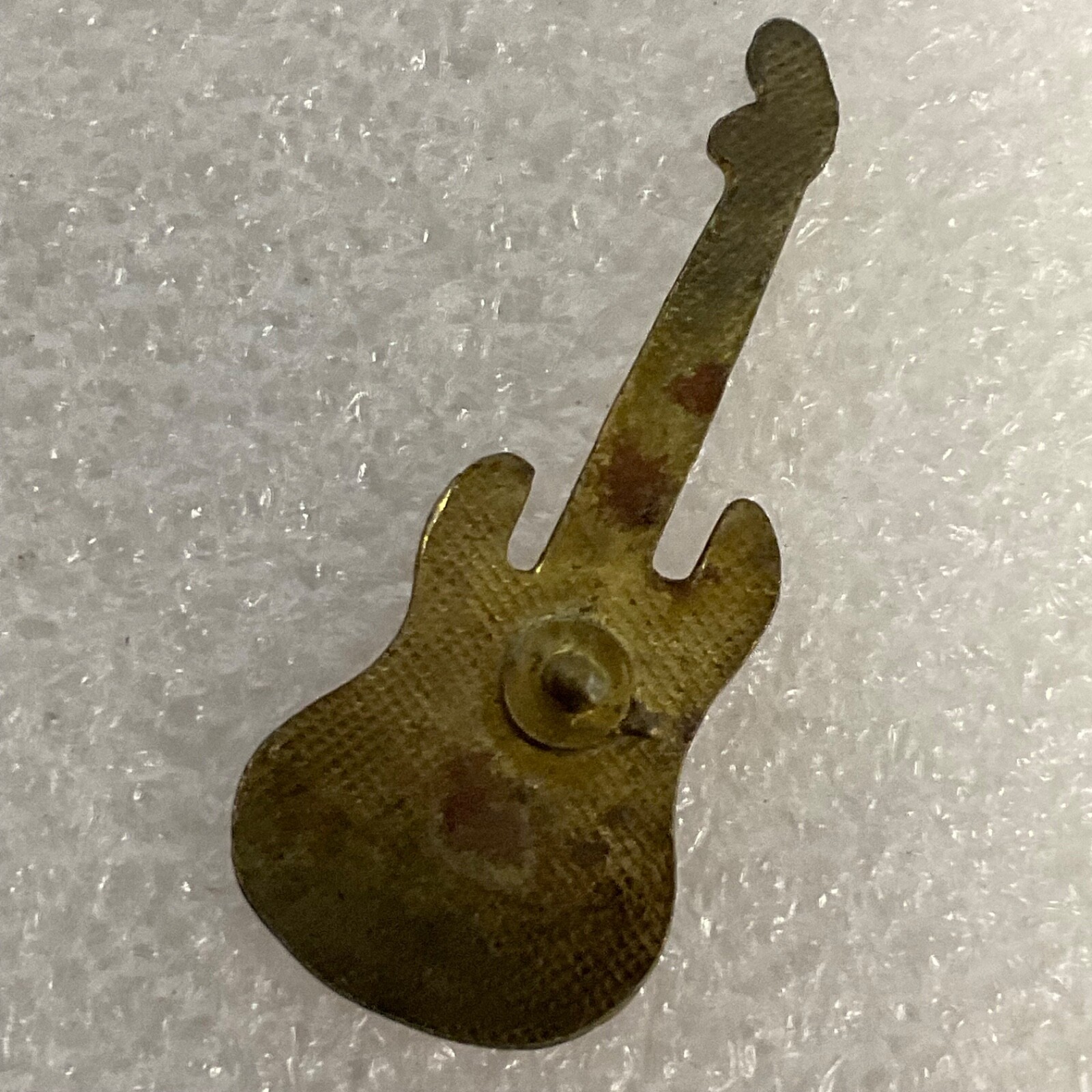 Foreigner Red & Gold Guitar Vintage 1.5” Pin GnuCollectibles - Image 2
