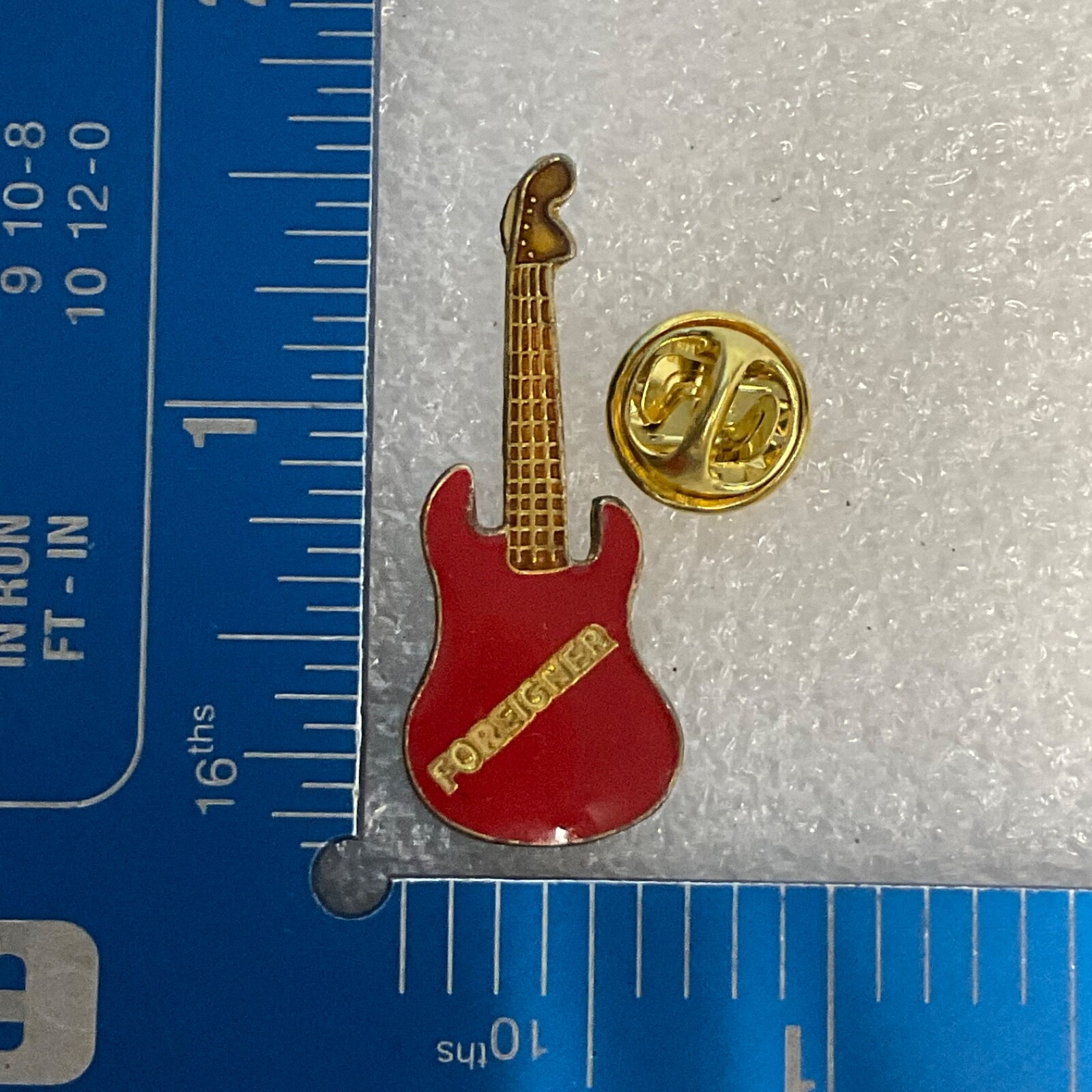 Foreigner Red & Gold Guitar Vintage 1.5” Pin GnuCollectibles - Image 5