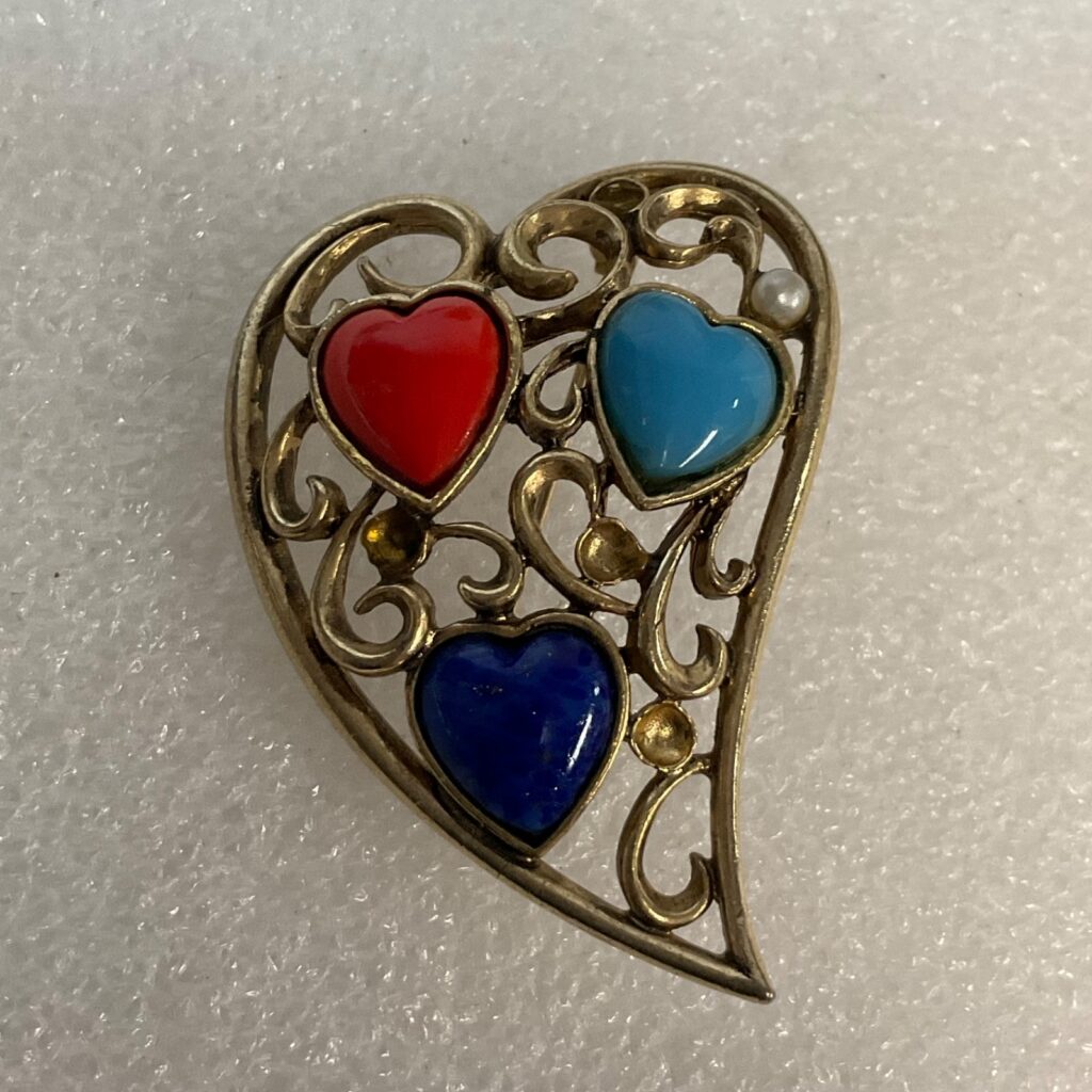 1.5in Gold Tone Heart Brooch Red Blue Turquoise Inset 10.23g - Image 1