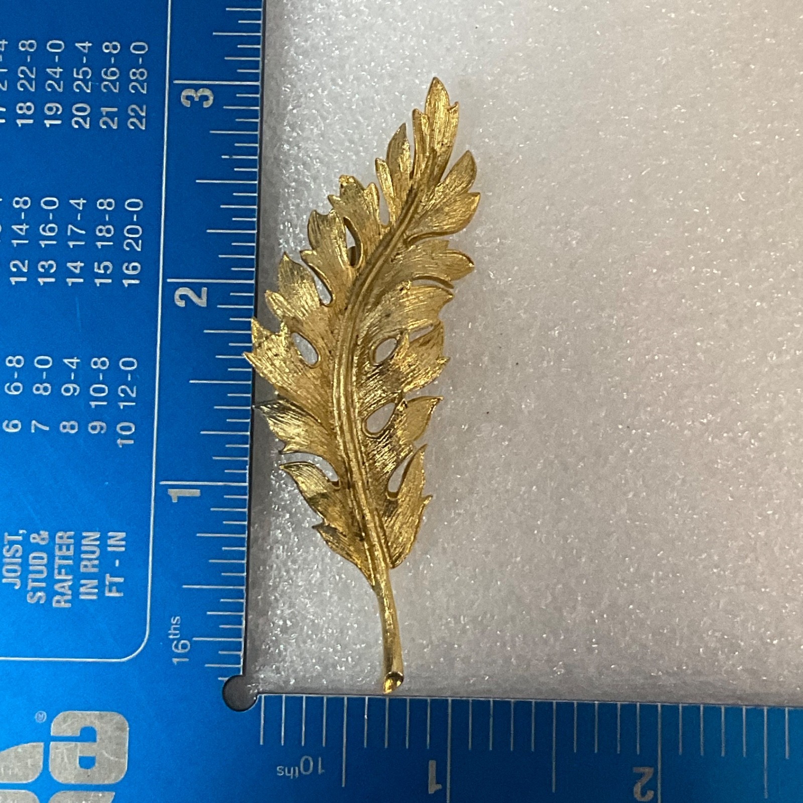 Coro 1961 Gold Tone Leaf Brooch Pin 3in Textured Design 14.74g - Image 3