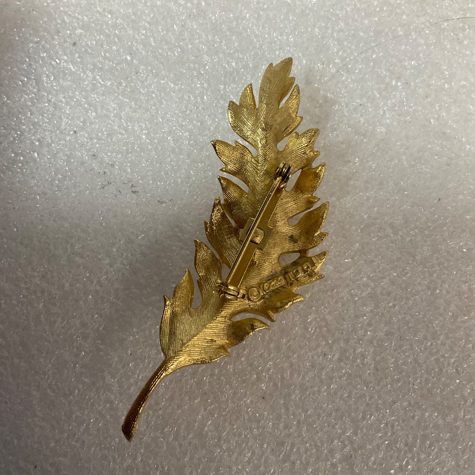 Coro 1961 Gold Tone Leaf Brooch Pin 3in Textured Design 14.74g - Image 2