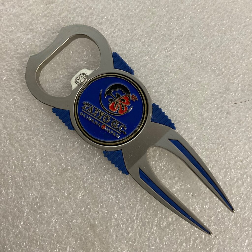 Taiyo G.C. Okinawa Japan Golf Divot Tool 3.5in Bottle Opener Blue Metal - Image 1