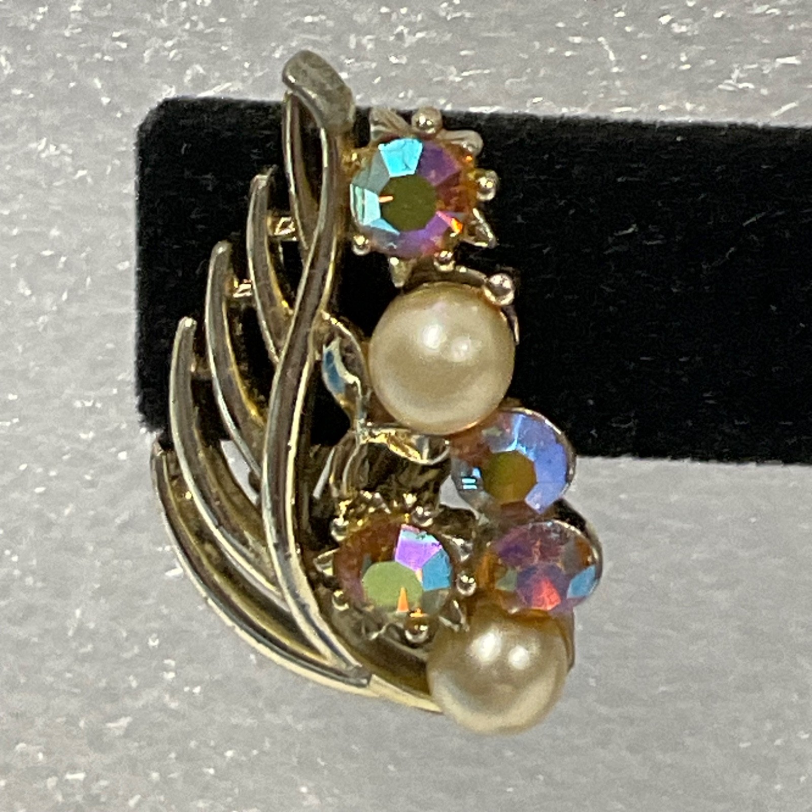 Lisner Gold Tone Aurora Borealis Rhinestone Pearl Clip On Earrings 1in - Image 2