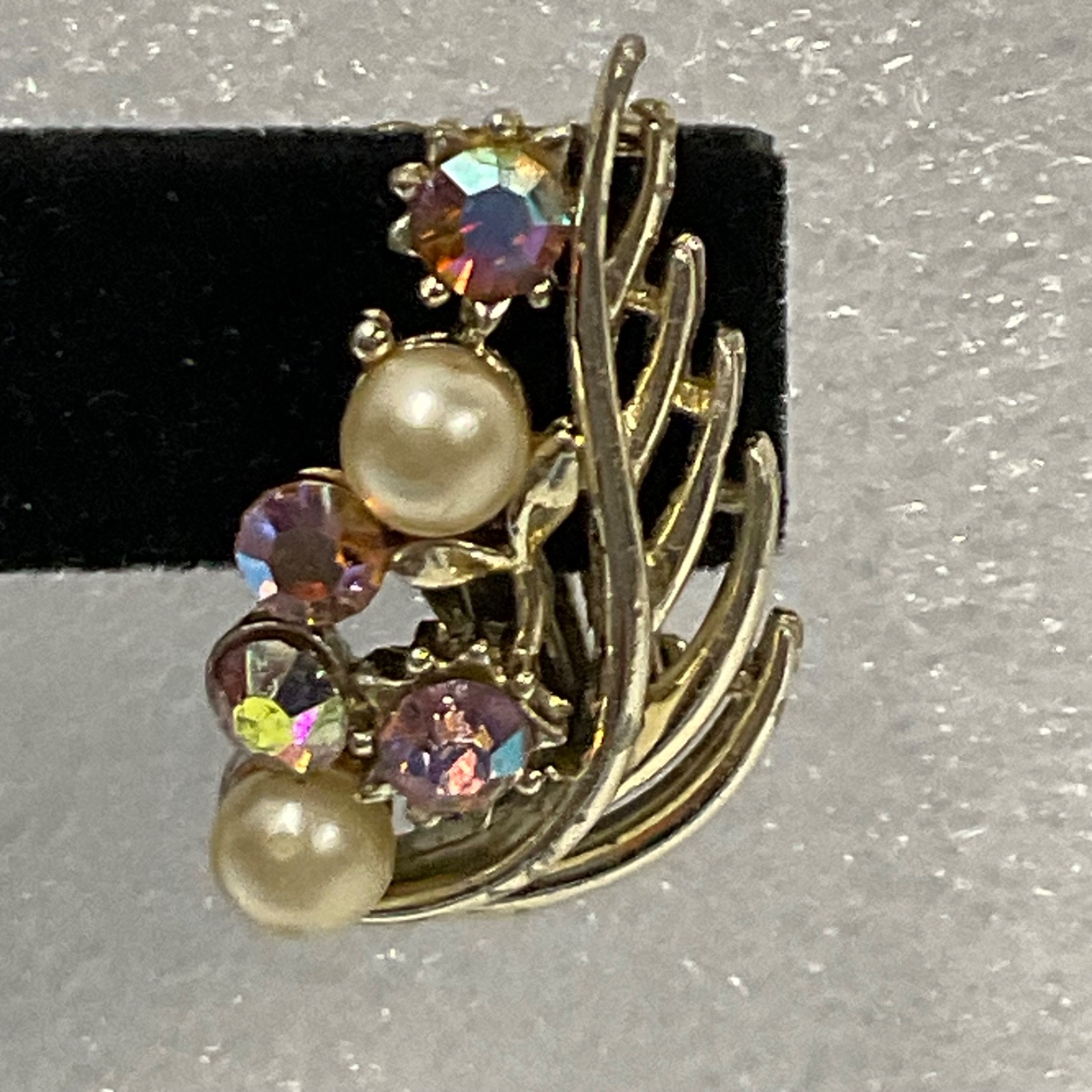 Lisner Gold Tone Aurora Borealis Rhinestone Pearl Clip On Earrings 1in - Image 3