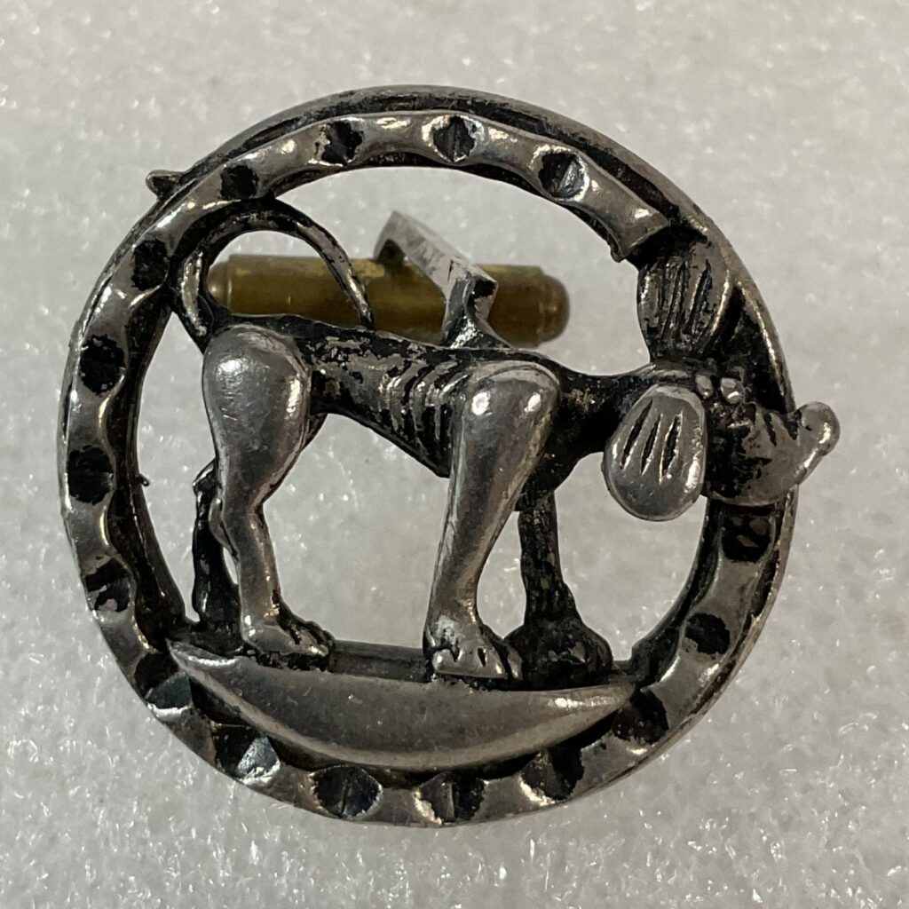 Round Dog Cufflink Silver Tone Figural 0.9in 11.51g Single - Image 1