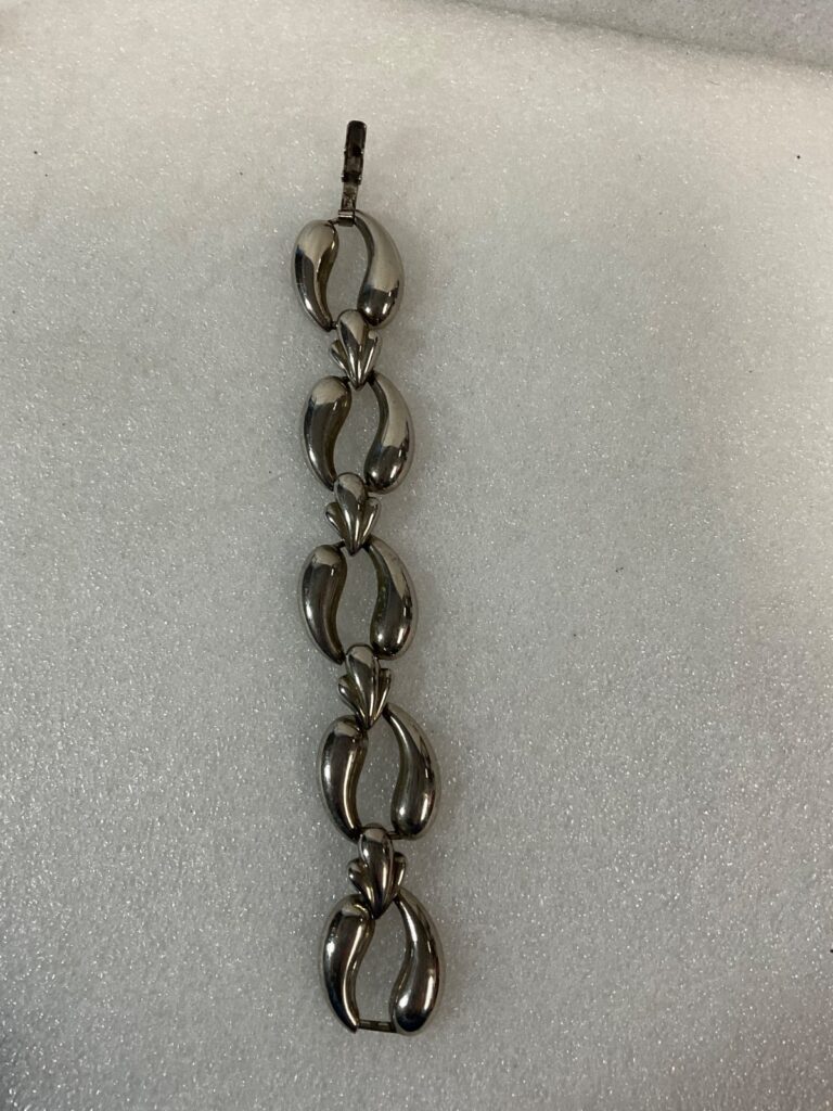 7in Silver Tone Chunky Link Bracelet 39.56g Fold Over Clasp - Image 1