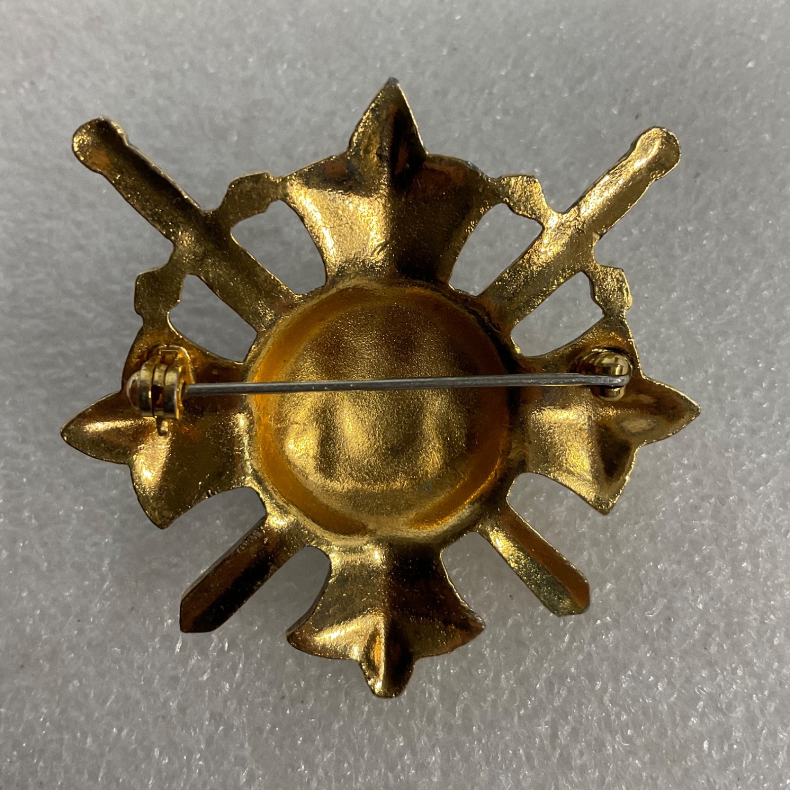 Gold Tone Crossed Swords Brooch Green Cabochon 1.75in 15.2g - Image 2
