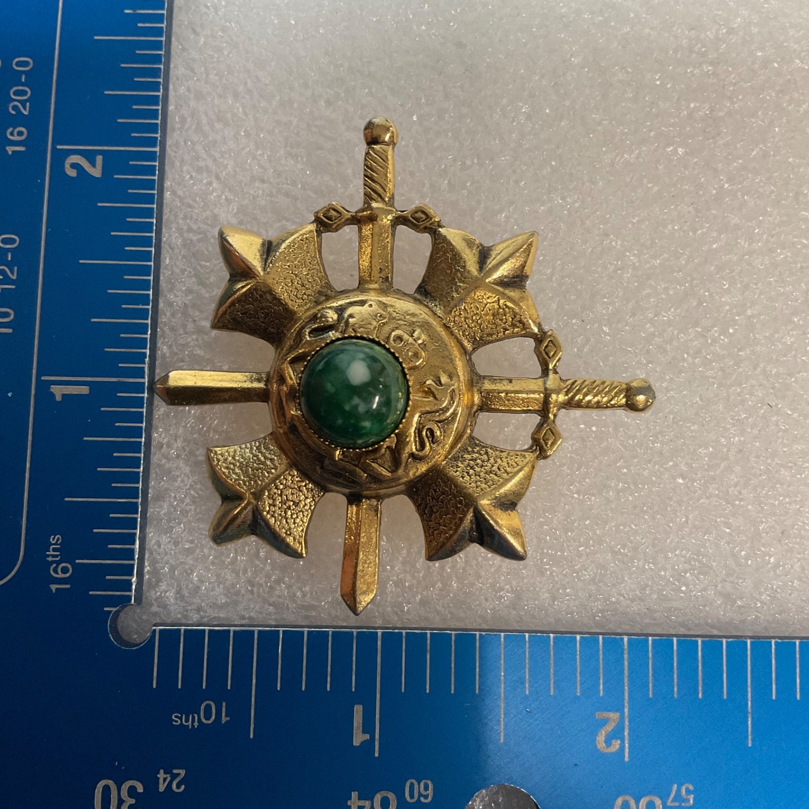 Gold Tone Crossed Swords Brooch Green Cabochon 1.75in 15.2g - Image 3
