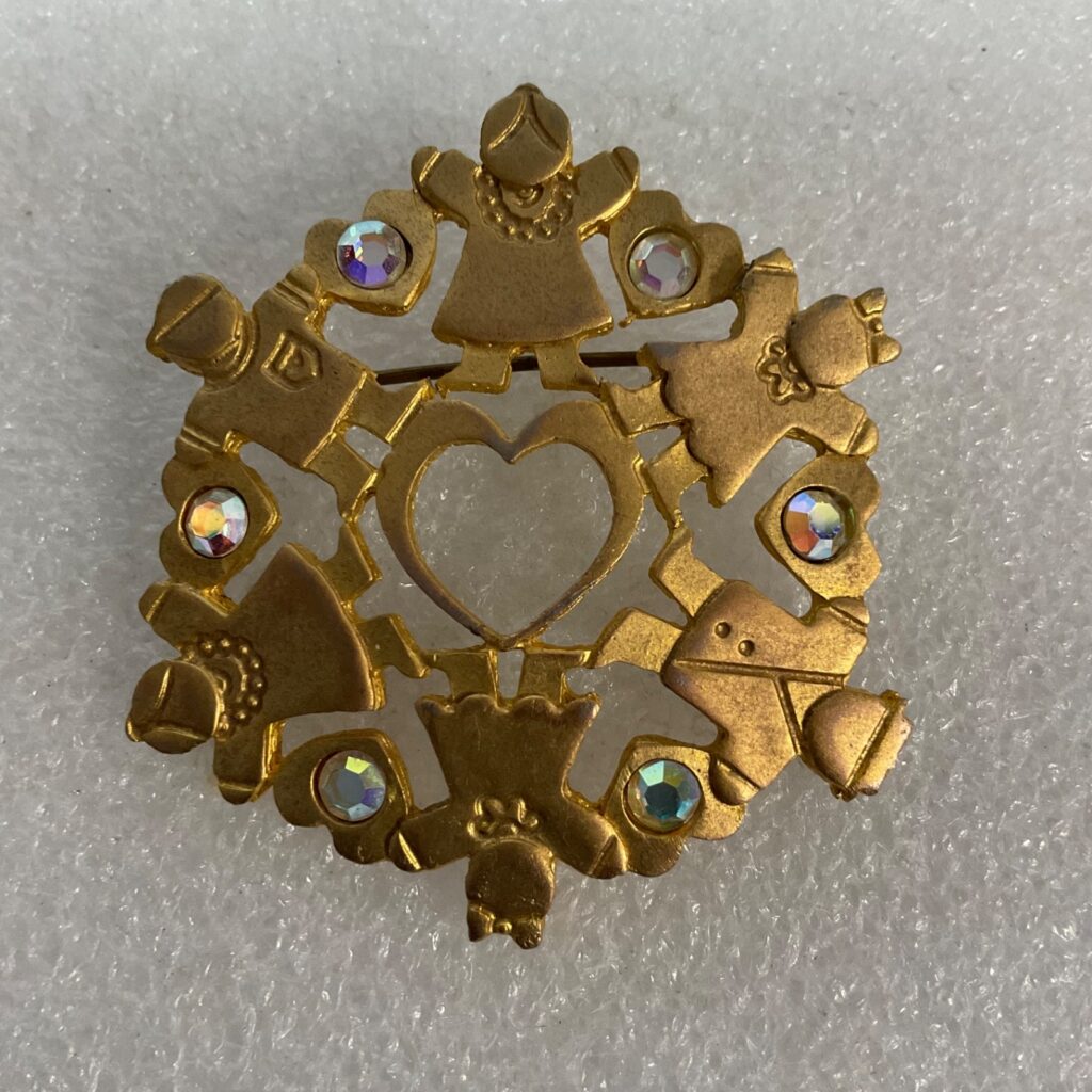 Newpro Gold Tone Children Circle Brooch 2in Heart Rhinestones - Image 1