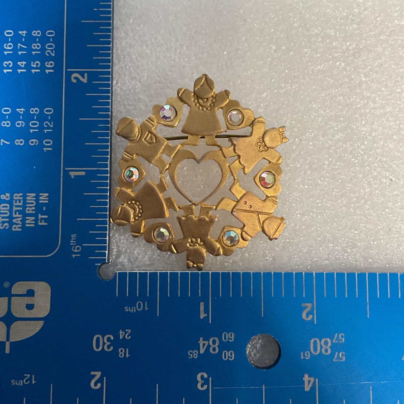 Newpro Gold Tone Children Circle Brooch 2in Heart Rhinestones - Image 4