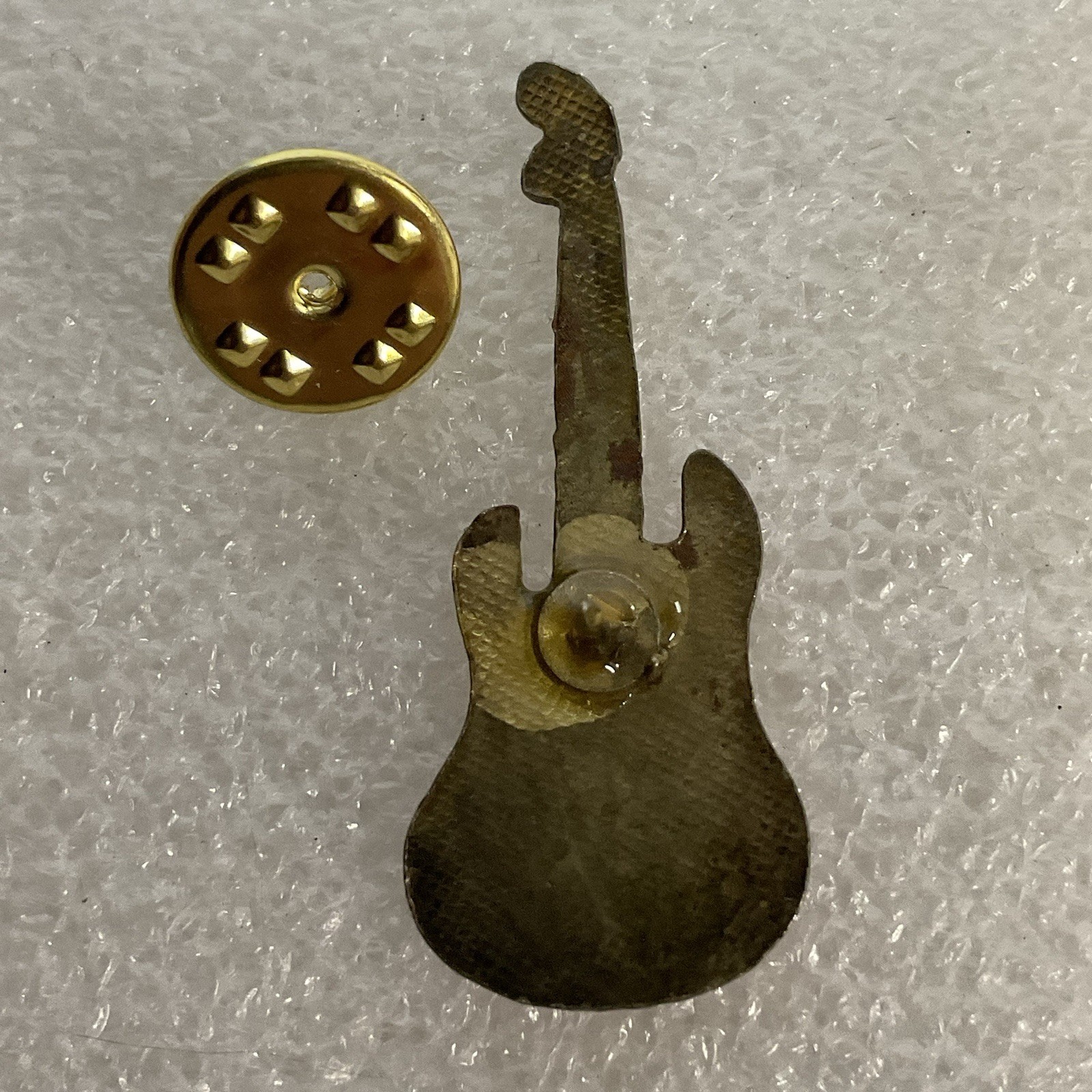 Rainbow Red Guitar Metal Enamel 1.5" Pin Pinback Vintage Richie Blackmore Rock - Image 3