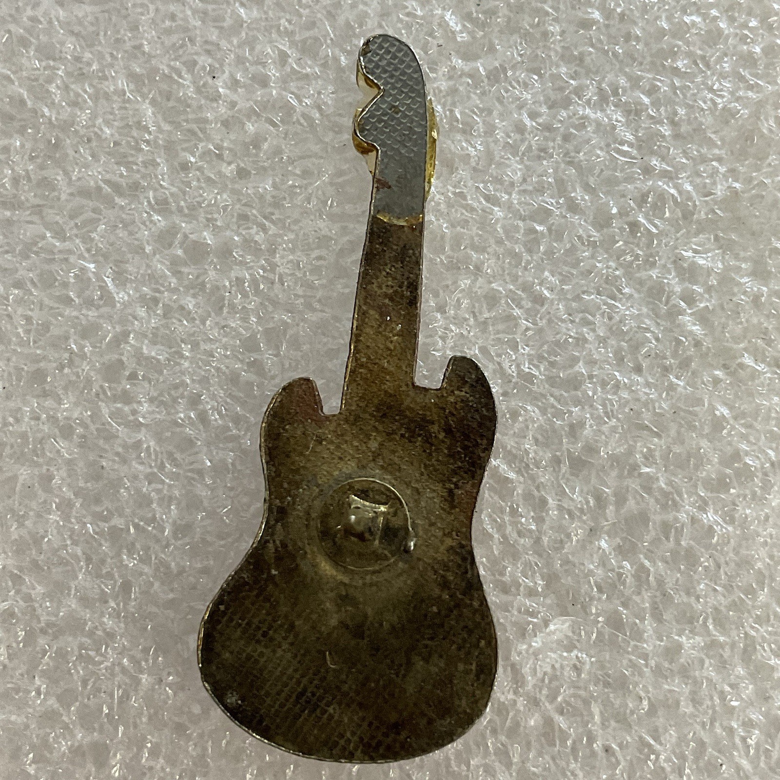 Rainbow Red Guitar Metal Enamel 1.5" Pin Pinback Vintage Richie Blackmore Rock - Image 2