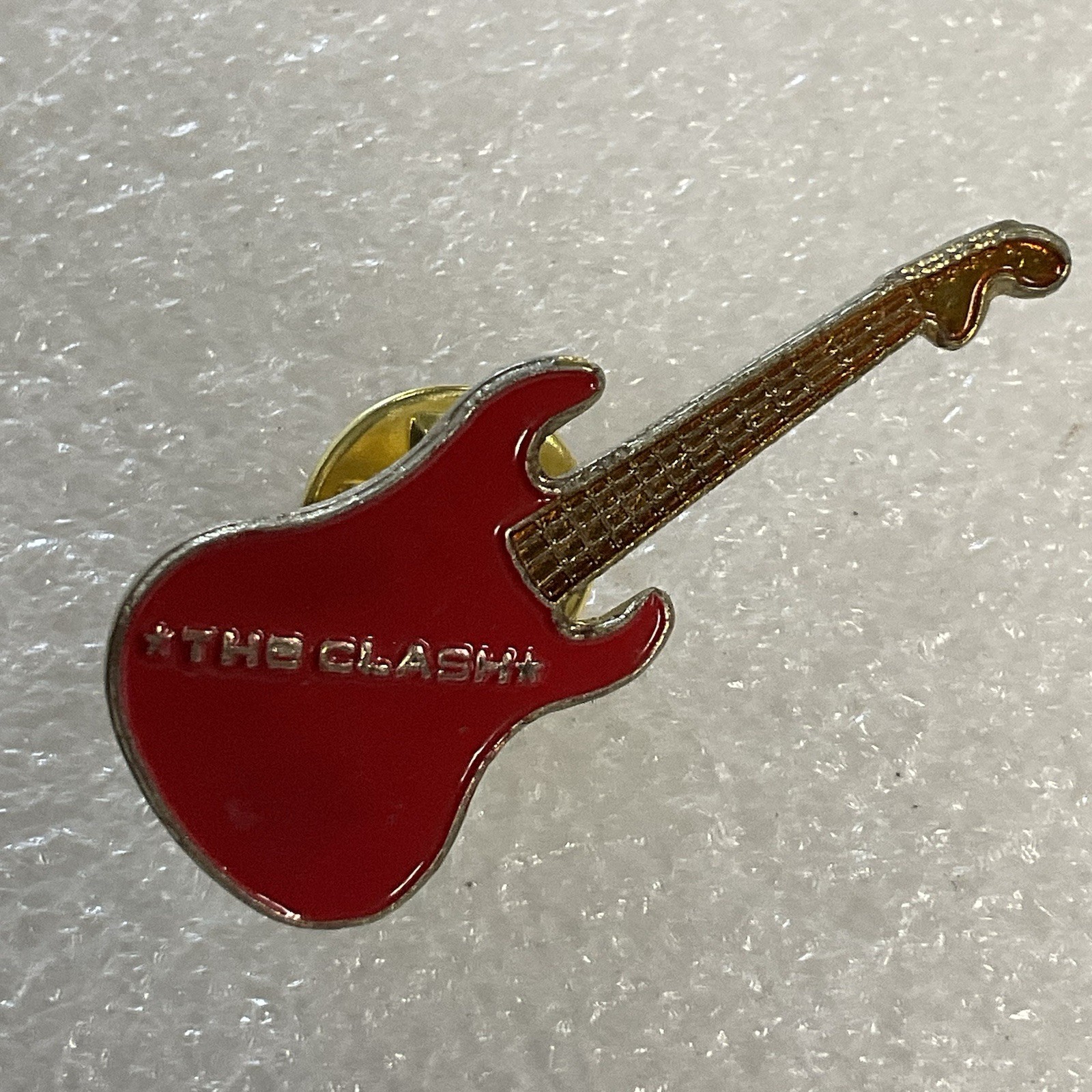 Vintage 1980’s The Clash English Rock Band 1.5" Red & Gold Metal Guitar Pin - Image 5