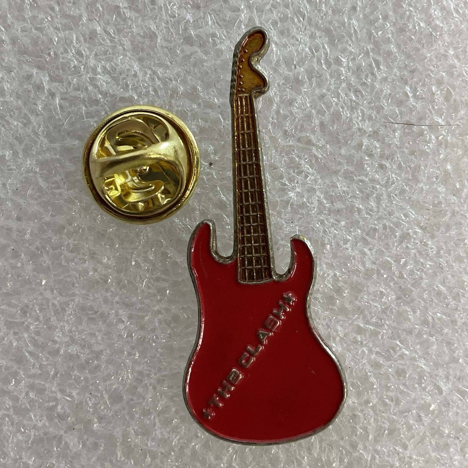 Vintage 1980’s The Clash English Rock Band 1.5" Red & Gold Metal Guitar Pin - Image 8