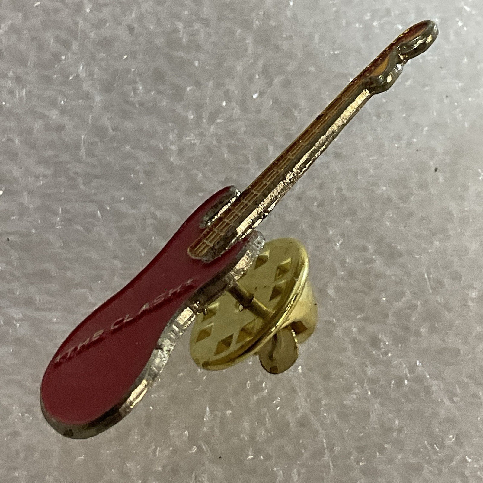 1980’s The Clash English Rock Band Vintage 1.5" Red & Gold Metal Guitar Pin - Image 4