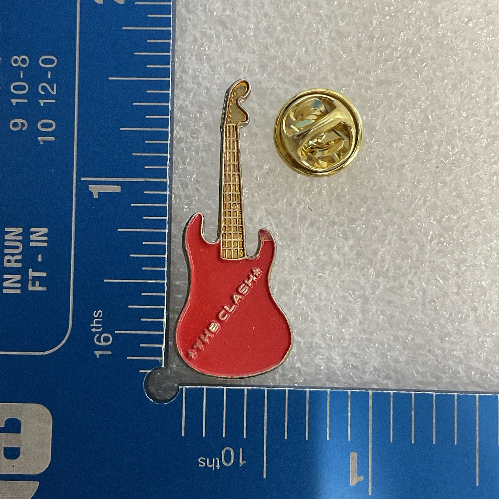 1980’s Vintage The Clash English Rock Band 1.5" Red & Gold Metal Guitar Pin - Image 7