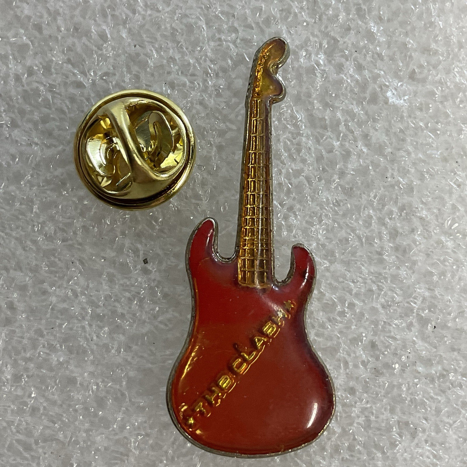 1980’s The Clash English Rock Band 1.5" Red & Gold Vintage Metal Guitar Pin - Image 3