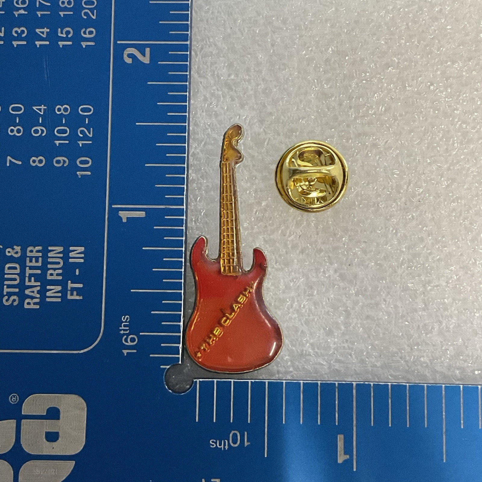 1980’s The Clash English Rock Band 1.5" Red & Gold Vintage Metal Guitar Pin - Image 7