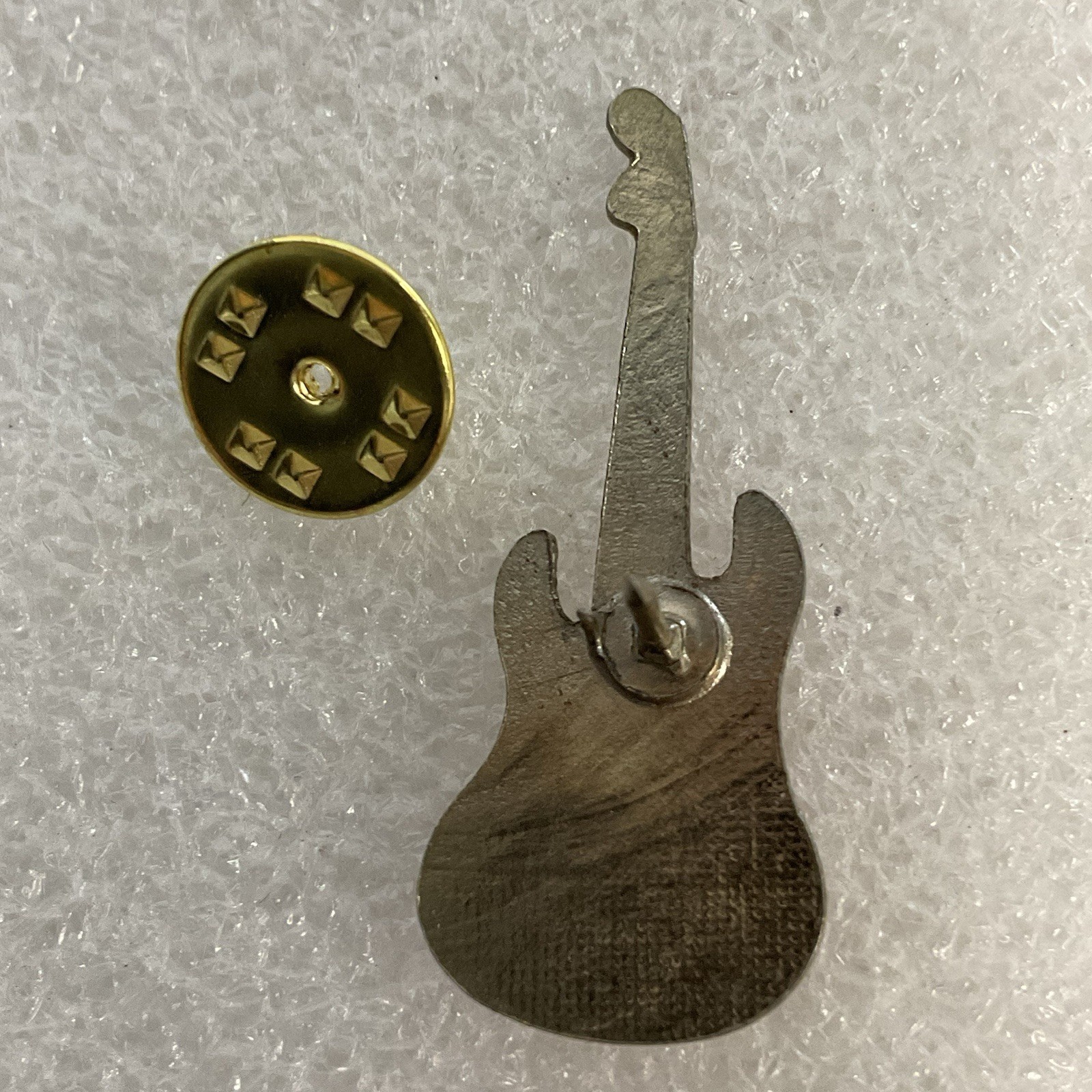 1980’s The Clash English Rock Band 1.5" Red & Gold Metal Vintage Guitar Pin - Image 8