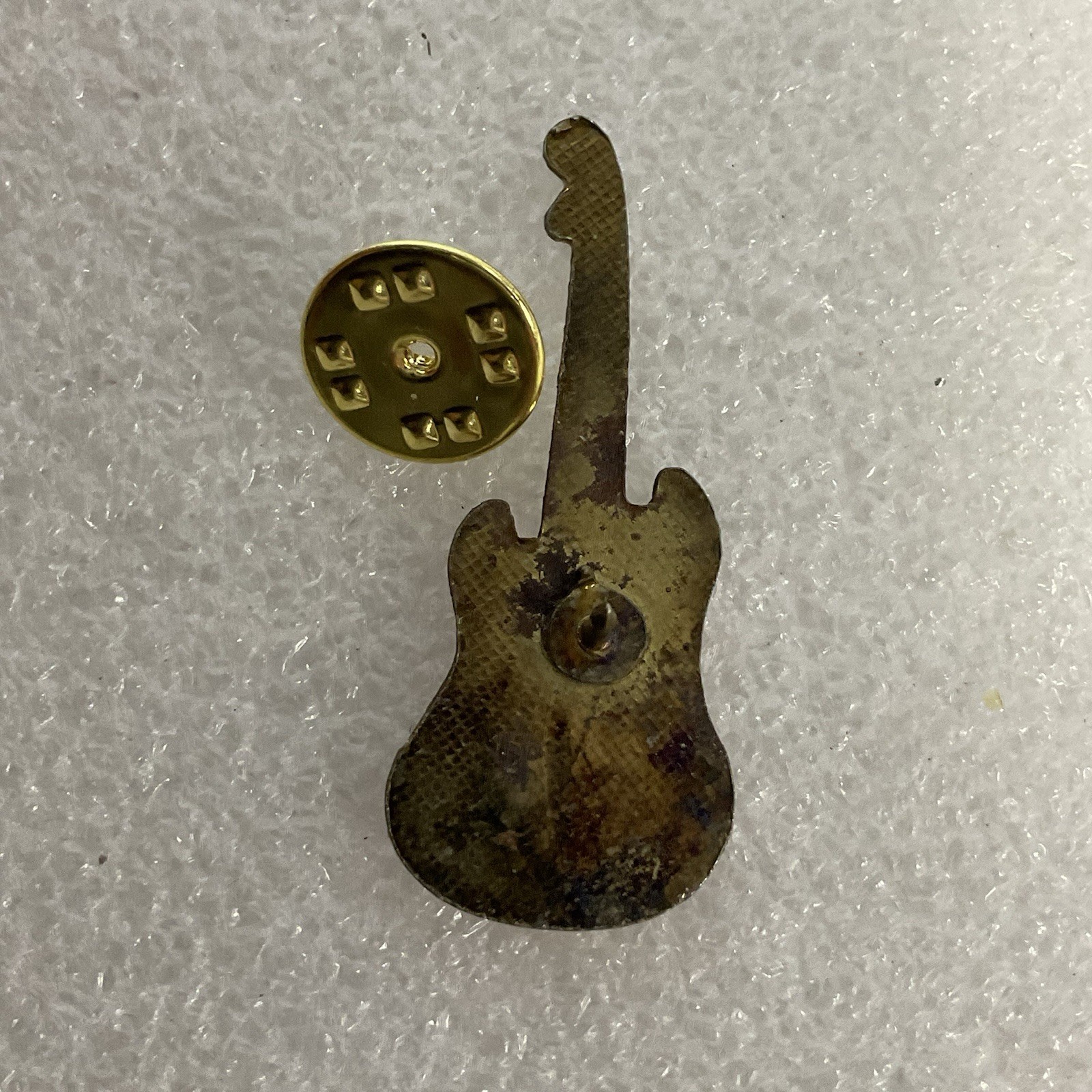 Judas Priest Red & Gold Guitar Vintage Enamel Metal Pin Pinback GnuCollectibles - Image 8